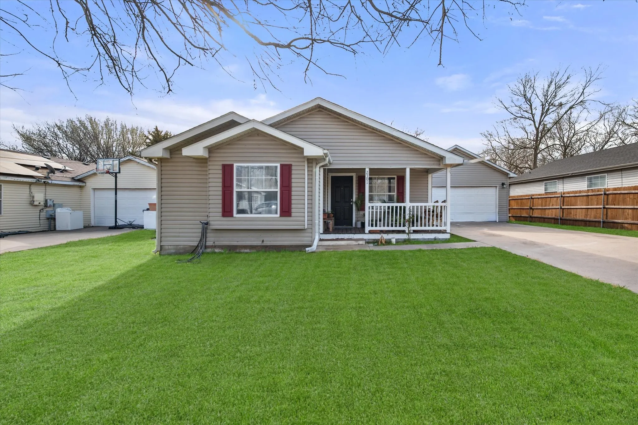 Mobile Home For Sale in Navarro County , 2301 W 13th Avenue, Corsicana, Texas 75110, 3 Bedrooms, 2 Bathrooms, 2 Garage spaces, 1,442 Sqft, built in 2003, Preowned, Price $160,000, mls#21184756, Real Estate Agent in Corsicana, Homes For Sale in Navarro county, Homes For Sale in Corsicana, Realtor in Corsicana Texas, Real Estate Brokerage Independent Realty Texas, Luminita Cordes Realtor