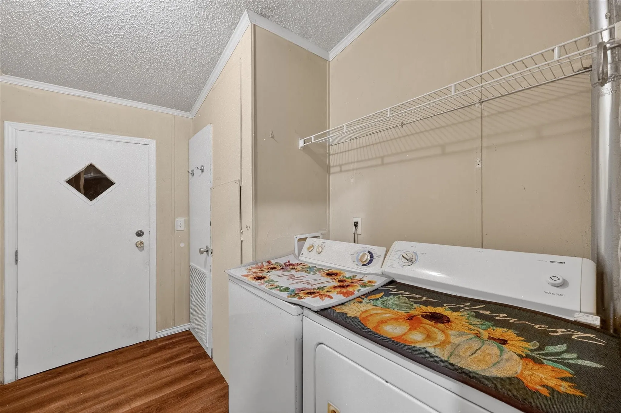 Mobile Home For Sale in Navarro County , 2301 W 13th Avenue, Corsicana, Texas 75110, 3 Bedrooms, 2 Bathrooms, 2 Garage spaces, 1,442 Sqft, built in 2003, Preowned, Price $160,000, mls#21184756, Real Estate Agent in Corsicana, Homes For Sale in Navarro county, Homes For Sale in Corsicana, Realtor in Corsicana Texas, Real Estate Brokerage Independent Realty Texas, Luminita Cordes Realtor