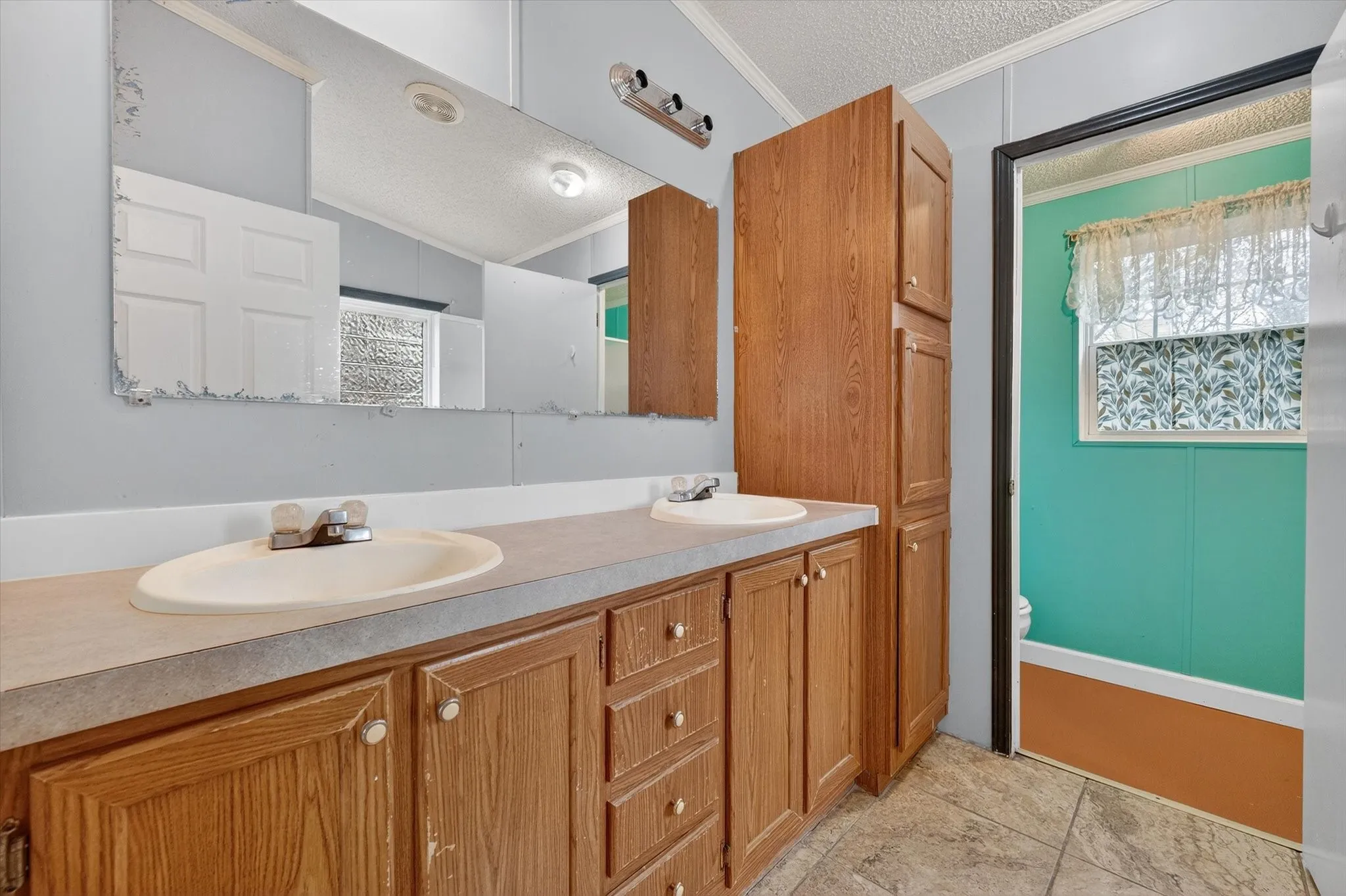 Mobile Home For Sale in Navarro County , 2301 W 13th Avenue, Corsicana, Texas 75110, 3 Bedrooms, 2 Bathrooms, 2 Garage spaces, 1,442 Sqft, built in 2003, Preowned, Price $160,000, mls#21184756, Real Estate Agent in Corsicana, Homes For Sale in Navarro county, Homes For Sale in Corsicana, Realtor in Corsicana Texas, Real Estate Brokerage Independent Realty Texas, Luminita Cordes Realtor