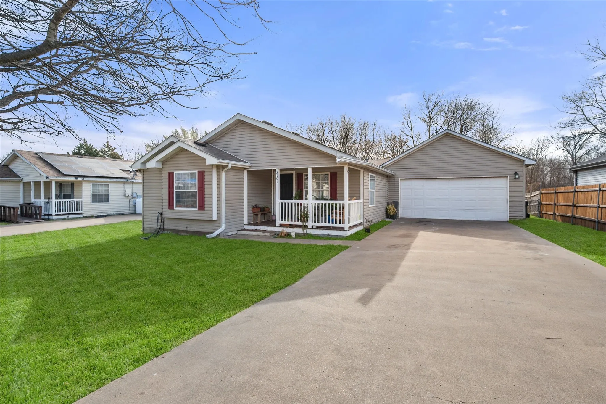 Mobile Home For Sale in Navarro County , 2301 W 13th Avenue, Corsicana, Texas 75110, 3 Bedrooms, 2 Bathrooms, 2 Garage spaces, 1,442 Sqft, built in 2003, Preowned, Price $160,000, mls#21184756, Real Estate Agent in Corsicana, Homes For Sale in Navarro county, Homes For Sale in Corsicana, Realtor in Corsicana Texas, Real Estate Brokerage Independent Realty Texas, Luminita Cordes Realtor