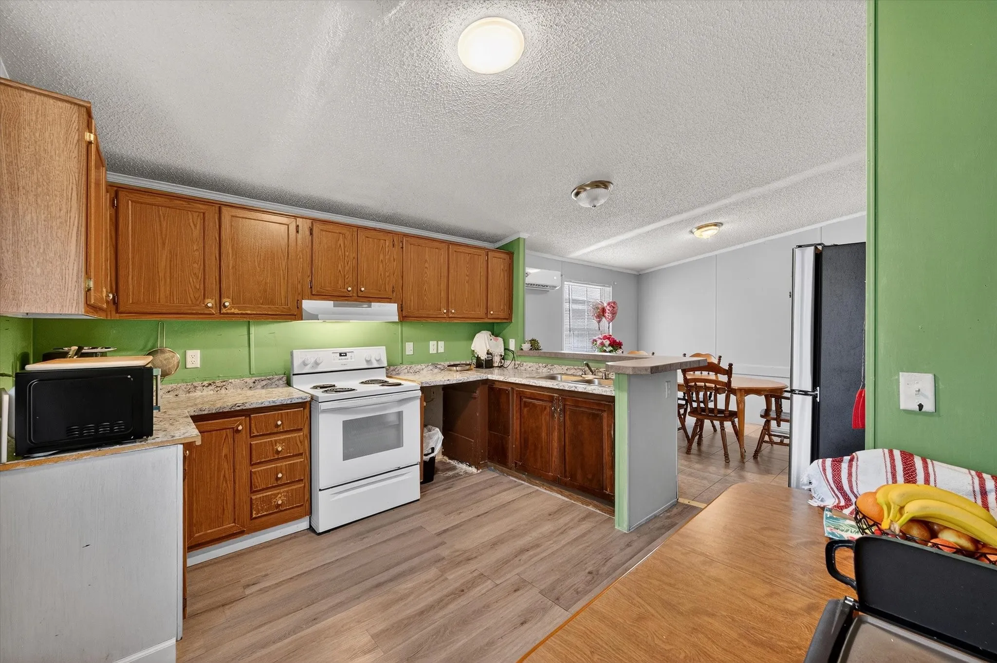 Mobile Home For Sale in Navarro County , 2301 W 13th Avenue, Corsicana, Texas 75110, 3 Bedrooms, 2 Bathrooms, 2 Garage spaces, 1,442 Sqft, built in 2003, Preowned, Price $160,000, mls#21184756, Real Estate Agent in Corsicana, Homes For Sale in Navarro county, Homes For Sale in Corsicana, Realtor in Corsicana Texas, Real Estate Brokerage Independent Realty Texas, Luminita Cordes Realtor