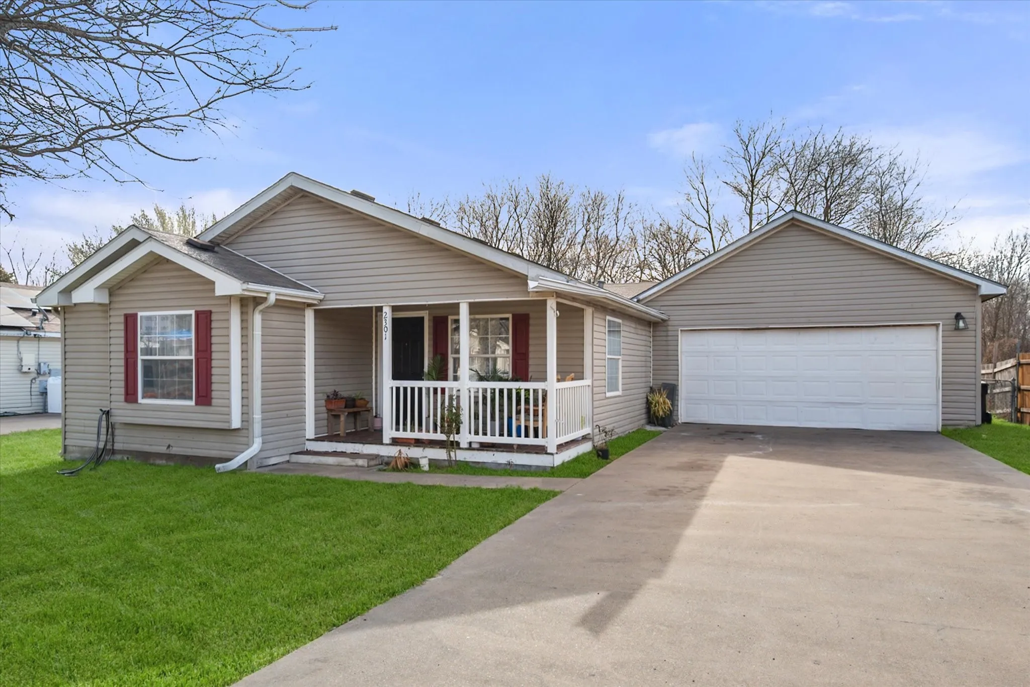 Mobile Home For Sale in Navarro County , 2301 W 13th Avenue, Corsicana, Texas 75110, 3 Bedrooms, 2 Bathrooms, 2 Garage spaces, 1,442 Sqft, built in 2003, Preowned, Price $160,000, mls#21184756, Real Estate Agent in Corsicana, Homes For Sale in Navarro county, Homes For Sale in Corsicana, Realtor in Corsicana Texas, Real Estate Brokerage Independent Realty Texas, Luminita Cordes Realtor