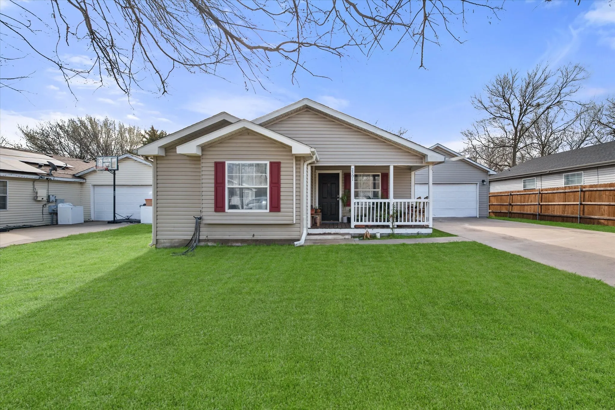Mobile Home For Sale in Navarro County , 2301 W 13th Avenue, Corsicana, Texas 75110, 3 Bedrooms, 2 Bathrooms, 2 Garage spaces, 1,442 Sqft, built in 2003, Preowned, Price $160,000, mls#21184756, Real Estate Agent in Corsicana, Homes For Sale in Navarro county, Homes For Sale in Corsicana, Realtor in Corsicana Texas, Real Estate Brokerage Independent Realty Texas, Luminita Cordes Realtor