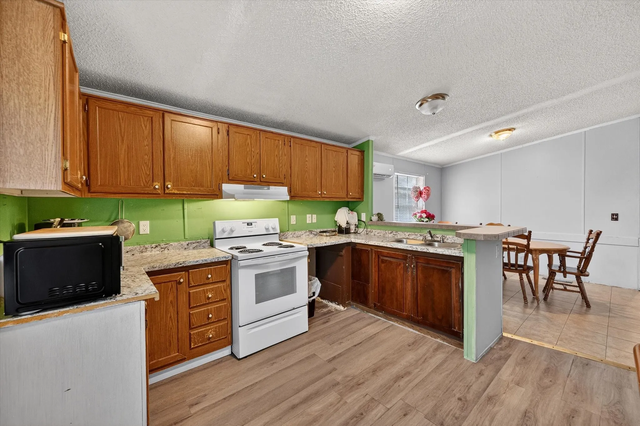 Mobile Home For Sale in Navarro County , 2301 W 13th Avenue, Corsicana, Texas 75110, 3 Bedrooms, 2 Bathrooms, 2 Garage spaces, 1,442 Sqft, built in 2003, Preowned, Price $160,000, mls#21184756, Real Estate Agent in Corsicana, Homes For Sale in Navarro county, Homes For Sale in Corsicana, Realtor in Corsicana Texas, Real Estate Brokerage Independent Realty Texas, Luminita Cordes Realtor