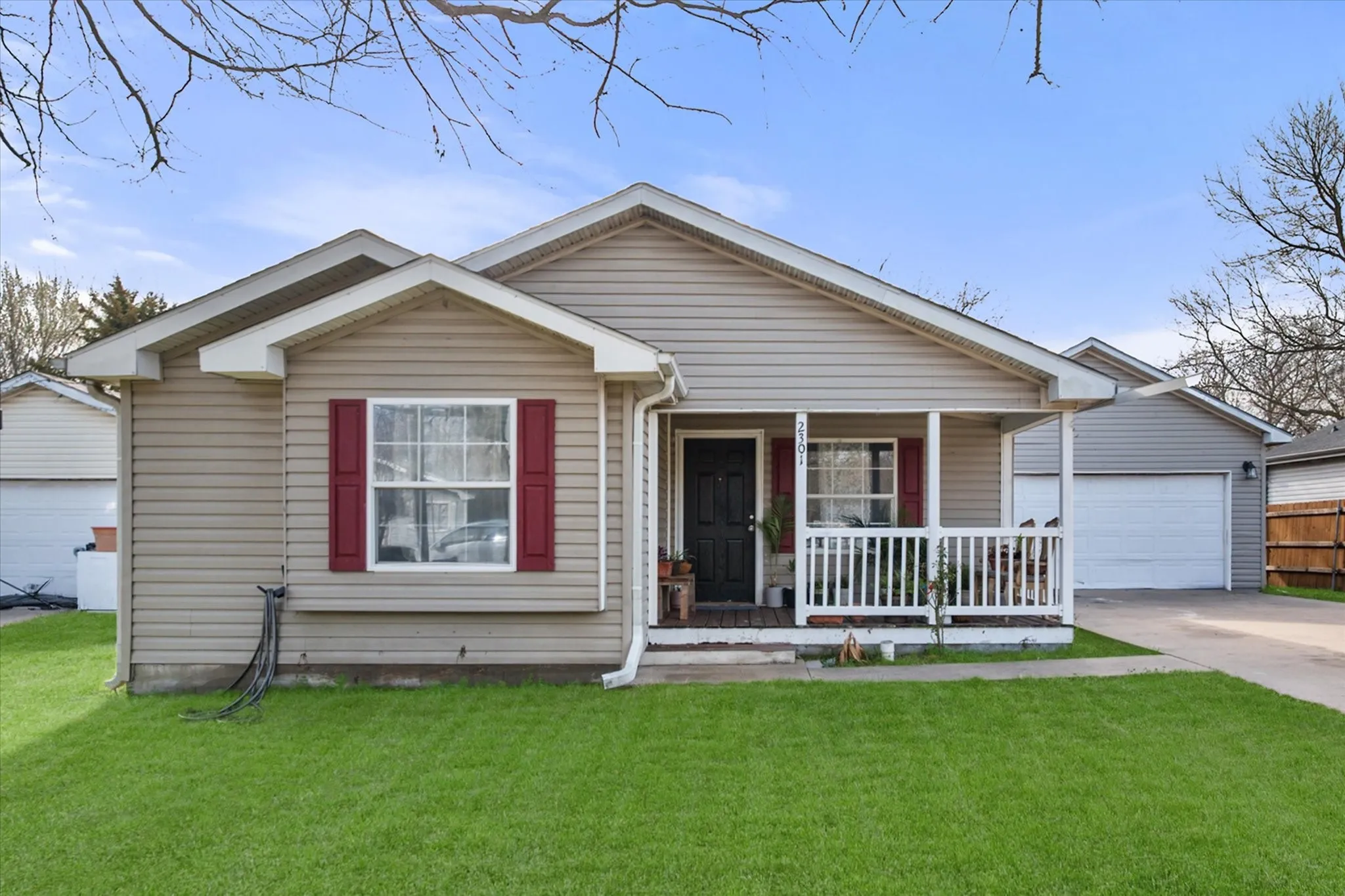 Mobile Home For Sale in Navarro County , 2301 W 13th Avenue, Corsicana, Texas 75110, 3 Bedrooms, 2 Bathrooms, 2 Garage spaces, 1,442 Sqft, built in 2003, Preowned, Price $160,000, mls#21184756, Real Estate Agent in Corsicana, Homes For Sale in Navarro county, Homes For Sale in Corsicana, Realtor in Corsicana Texas, Real Estate Brokerage Independent Realty Texas, Luminita Cordes Realtor
