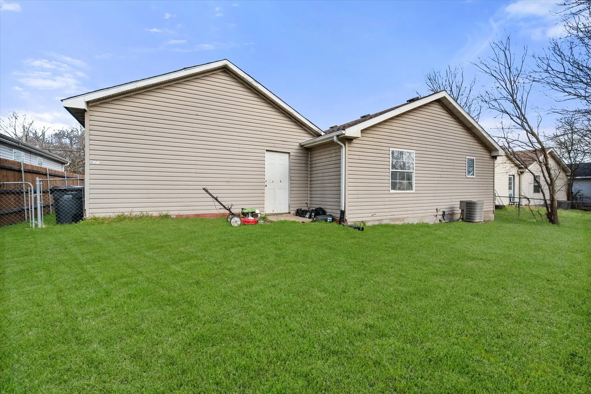 Mobile Home For Sale in Navarro County , 2301 W 13th Avenue, Corsicana, Texas 75110, 3 Bedrooms, 2 Bathrooms, 2 Garage spaces, 1,442 Sqft, built in 2003, Preowned, Price $160,000, mls#21184756, Real Estate Agent in Corsicana, Homes For Sale in Navarro county, Homes For Sale in Corsicana, Realtor in Corsicana Texas, Real Estate Brokerage Independent Realty Texas, Luminita Cordes Realtor