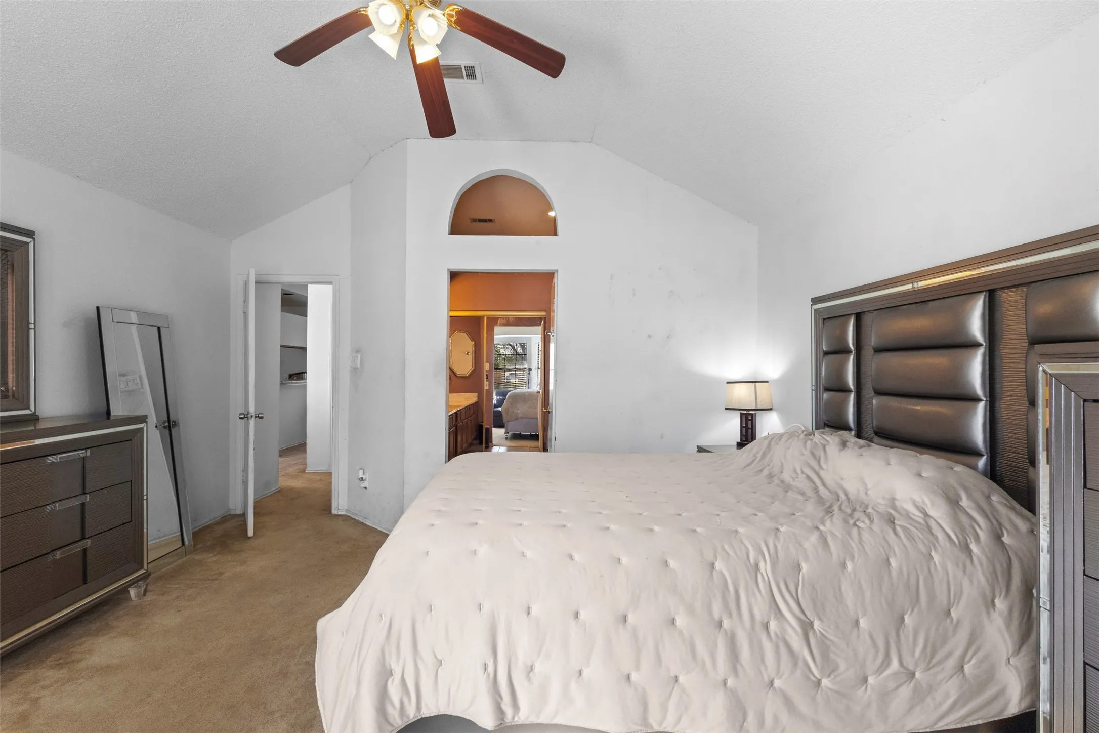 Single Family Residence For Sale in Dallas County , 3201 Auburn Drive, Rowlett, Texas 75088, 4 Bedrooms, 2 Bathrooms, Garage spaces, 2,581 Sqft, built in 1986, Price $345,000, mls#21186391, Real Estate Agent in Rowlett, Homes For Sale in Dallas county, Homes For Sale in Rowlett, Realtor in Rowlett Texas, Real Estate Brokerage Independent Realty Texas, Luminita Cordes Realtor