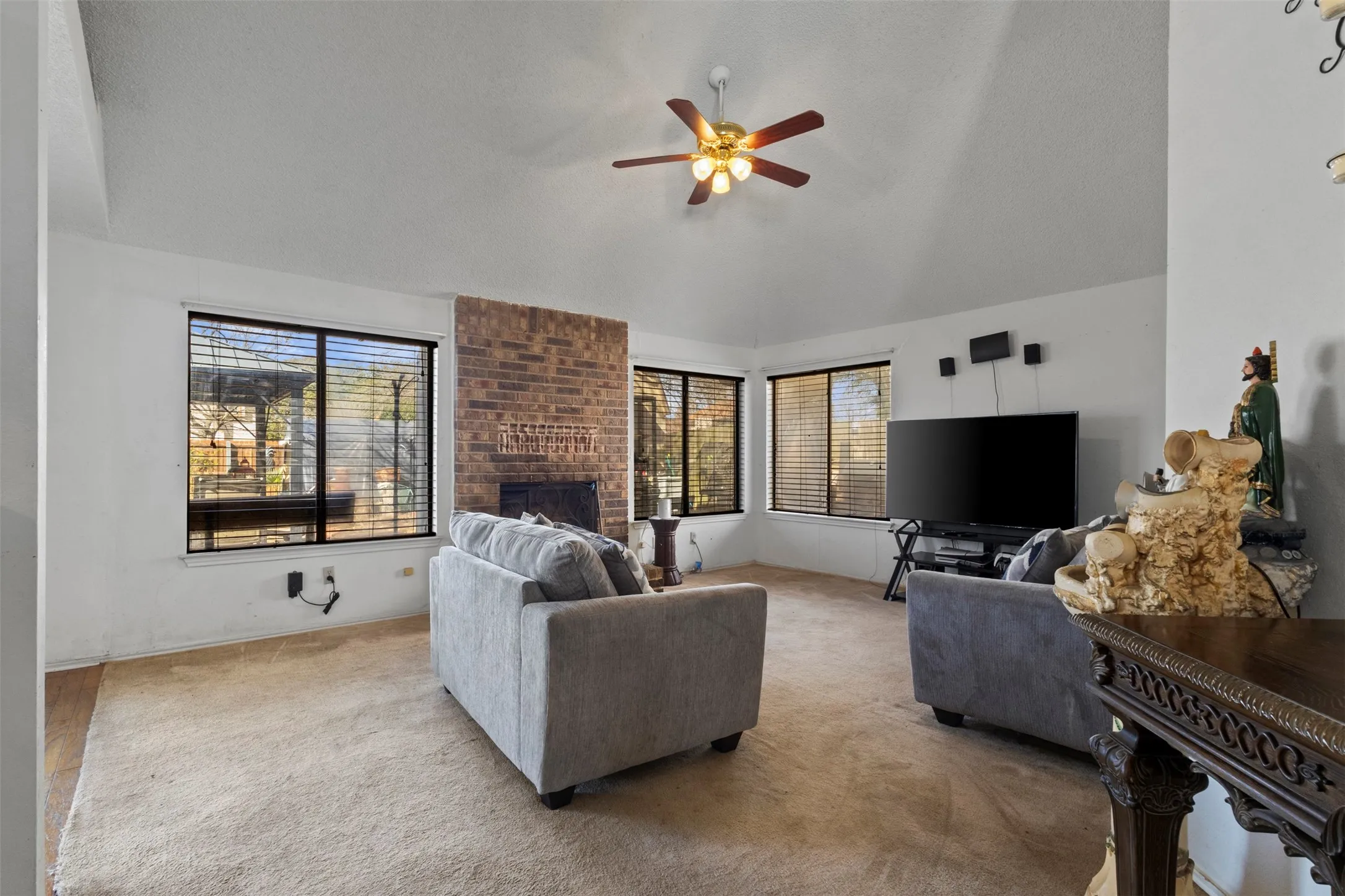 Single Family Residence For Sale in Dallas County , 3201 Auburn Drive, Rowlett, Texas 75088, 4 Bedrooms, 2 Bathrooms, Garage spaces, 2,581 Sqft, built in 1986, Price $345,000, mls#21186391, Real Estate Agent in Rowlett, Homes For Sale in Dallas county, Homes For Sale in Rowlett, Realtor in Rowlett Texas, Real Estate Brokerage Independent Realty Texas, Luminita Cordes Realtor