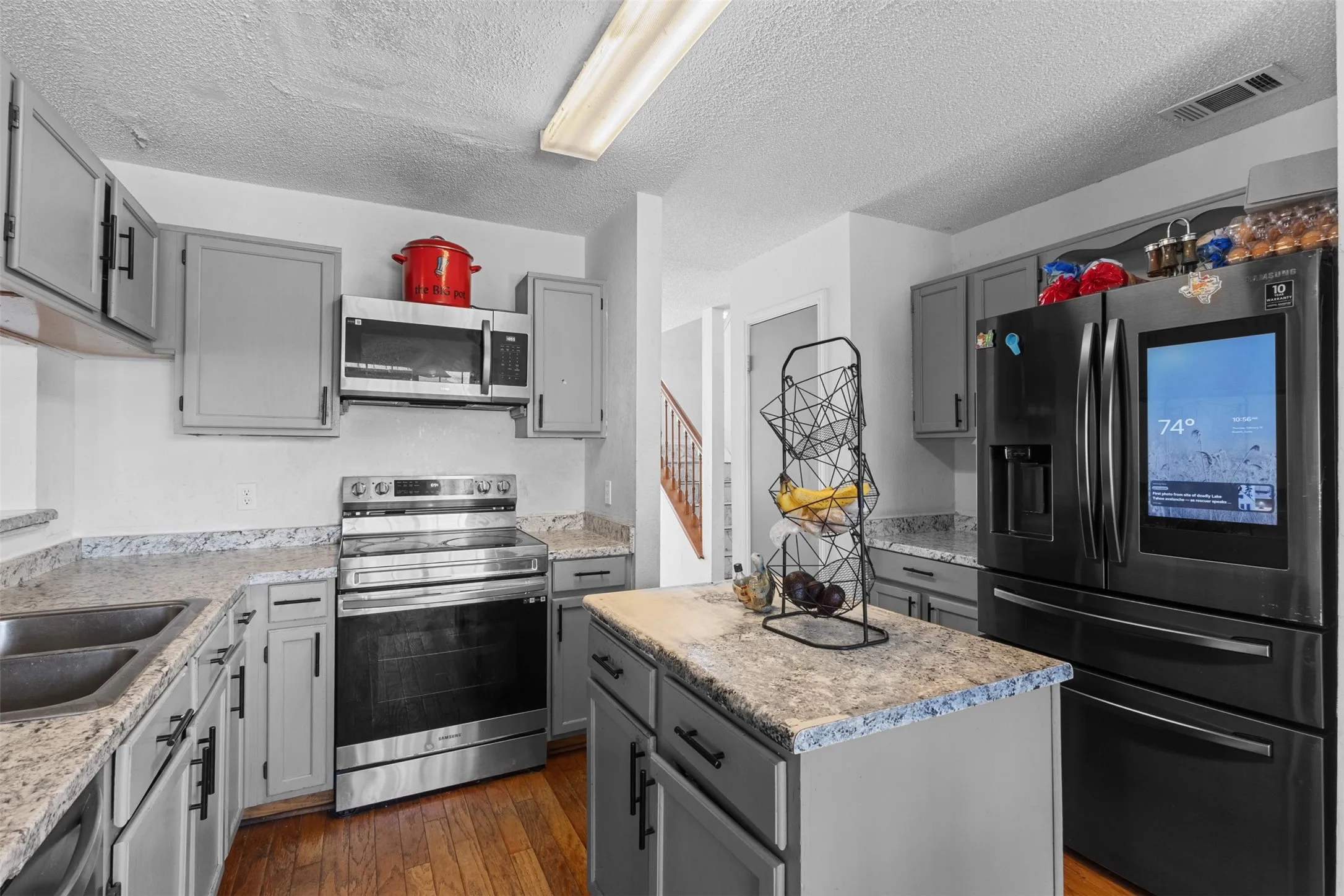 Single Family Residence For Sale in Dallas County , 3201 Auburn Drive, Rowlett, Texas 75088, 4 Bedrooms, 2 Bathrooms, Garage spaces, 2,581 Sqft, built in 1986, Price $345,000, mls#21186391, Real Estate Agent in Rowlett, Homes For Sale in Dallas county, Homes For Sale in Rowlett, Realtor in Rowlett Texas, Real Estate Brokerage Independent Realty Texas, Luminita Cordes Realtor
