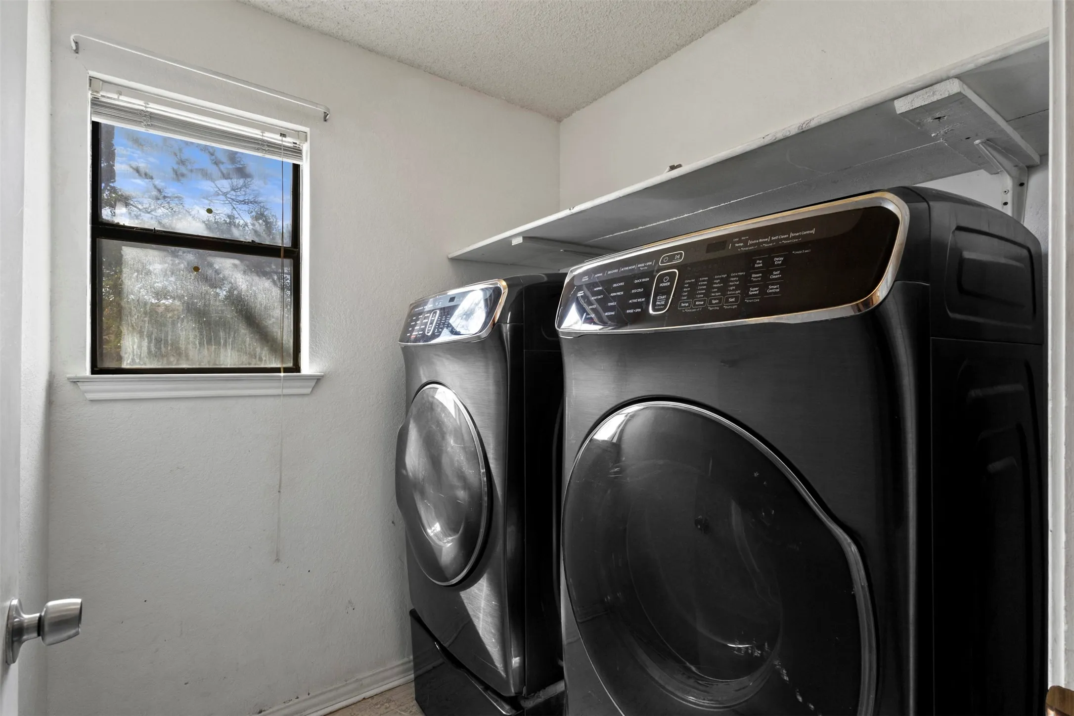 Single Family Residence For Sale in Dallas County , 3201 Auburn Drive, Rowlett, Texas 75088, 4 Bedrooms, 2 Bathrooms, Garage spaces, 2,581 Sqft, built in 1986, Price $345,000, mls#21186391, Real Estate Agent in Rowlett, Homes For Sale in Dallas county, Homes For Sale in Rowlett, Realtor in Rowlett Texas, Real Estate Brokerage Independent Realty Texas, Luminita Cordes Realtor
