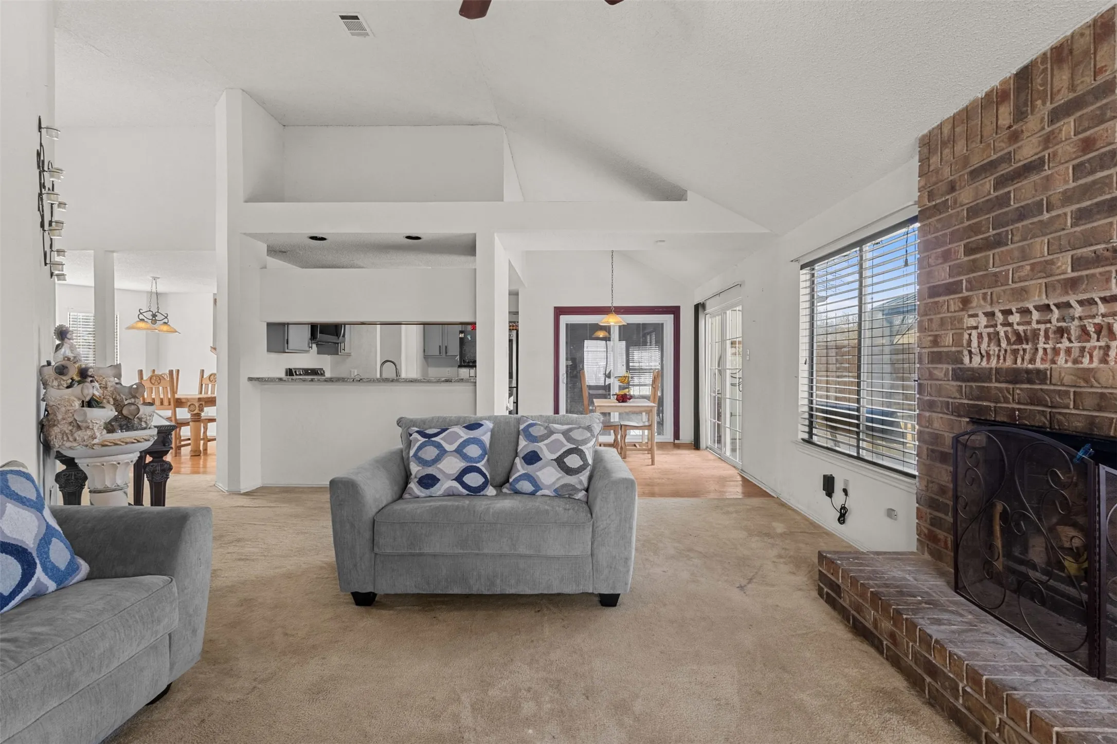 Single Family Residence For Sale in Dallas County , 3201 Auburn Drive, Rowlett, Texas 75088, 4 Bedrooms, 2 Bathrooms, Garage spaces, 2,581 Sqft, built in 1986, Price $345,000, mls#21186391, Real Estate Agent in Rowlett, Homes For Sale in Dallas county, Homes For Sale in Rowlett, Realtor in Rowlett Texas, Real Estate Brokerage Independent Realty Texas, Luminita Cordes Realtor