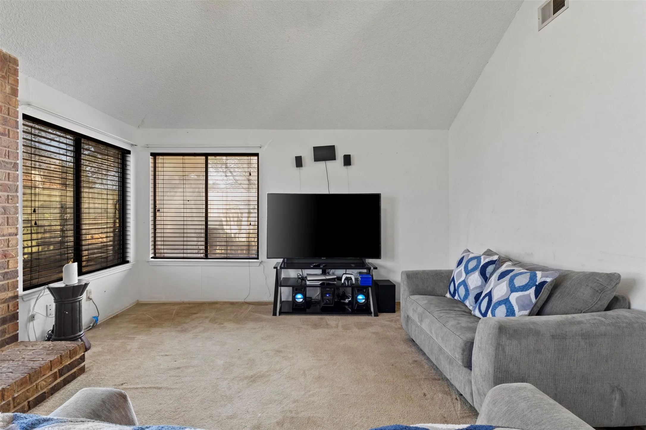 Single Family Residence For Sale in Dallas County , 3201 Auburn Drive, Rowlett, Texas 75088, 4 Bedrooms, 2 Bathrooms, Garage spaces, 2,581 Sqft, built in 1986, Price $345,000, mls#21186391, Real Estate Agent in Rowlett, Homes For Sale in Dallas county, Homes For Sale in Rowlett, Realtor in Rowlett Texas, Real Estate Brokerage Independent Realty Texas, Luminita Cordes Realtor