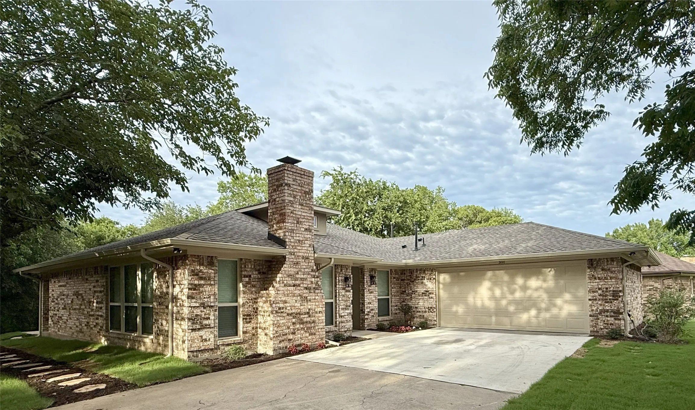 Single Family Residence For Sale in Dallas County , 3601 Scott Drive, Rowlett, Texas 75088, 3 Bedroom, 2 Bathroom, 2 Garage spaces, 1,793 Sqft, built in 1982, mls#21186408, Real Estate Agent in Rowlett, Homes For Sale in Dallas county, Homes For Sale in Rowlett, Realtor in Rowlett Texas, Real Estate Brokerage Independent Realty Texas, Luminita Cordes Realtor