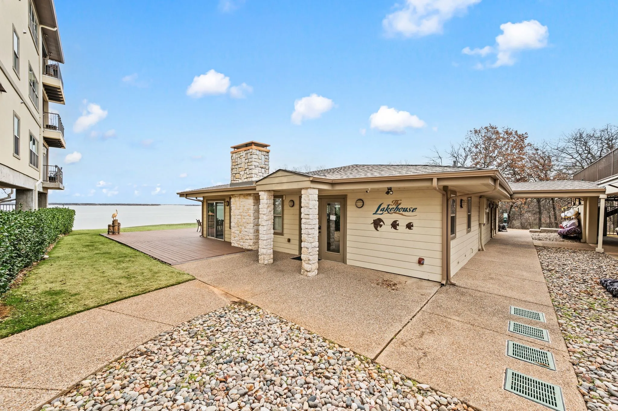 Condominium For Sale in Denton County , 500 Waters Edge Drive 137, Lake Dallas, Texas 75065, 3 Bedroom, 2 Bathroom, 2 Garage spaces, 1,581 Sqft, built in 2005, Preowned, mls#21185783, Real Estate Agent in Lake Dallas, Homes For Sale in Denton county, Homes For Sale in Lake Dallas, Realtor in Lake Dallas Texas, Real Estate Brokerage Independent Realty Texas, Luminita Cordes Realtor