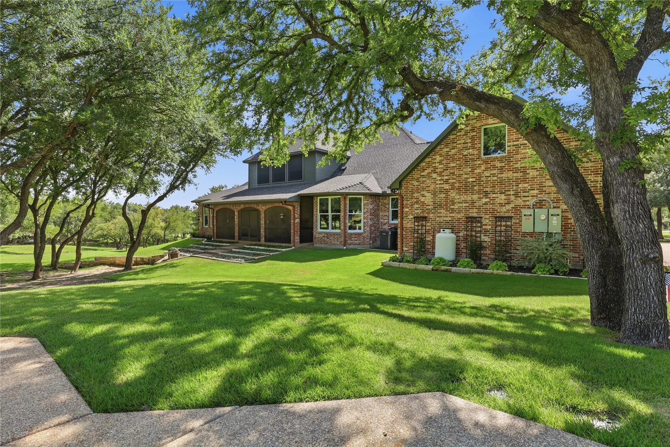 Single Family Residence For Sale in Tarrant County , 4405 Richardson Ranch Road, Fort Worth, Texas 76126, 4 Bedroom, 5 Bathroom, 3 Garage spaces, 3,802 Sqft, built in 2002, Preowned, mls#21183843, Real Estate Agent in Fort Worth, Homes For Sale in Tarrant county, Homes For Sale in Fort Worth, Realtor in Fort Worth Texas, Real Estate Brokerage Independent Realty Texas, Luminita Cordes Realtor