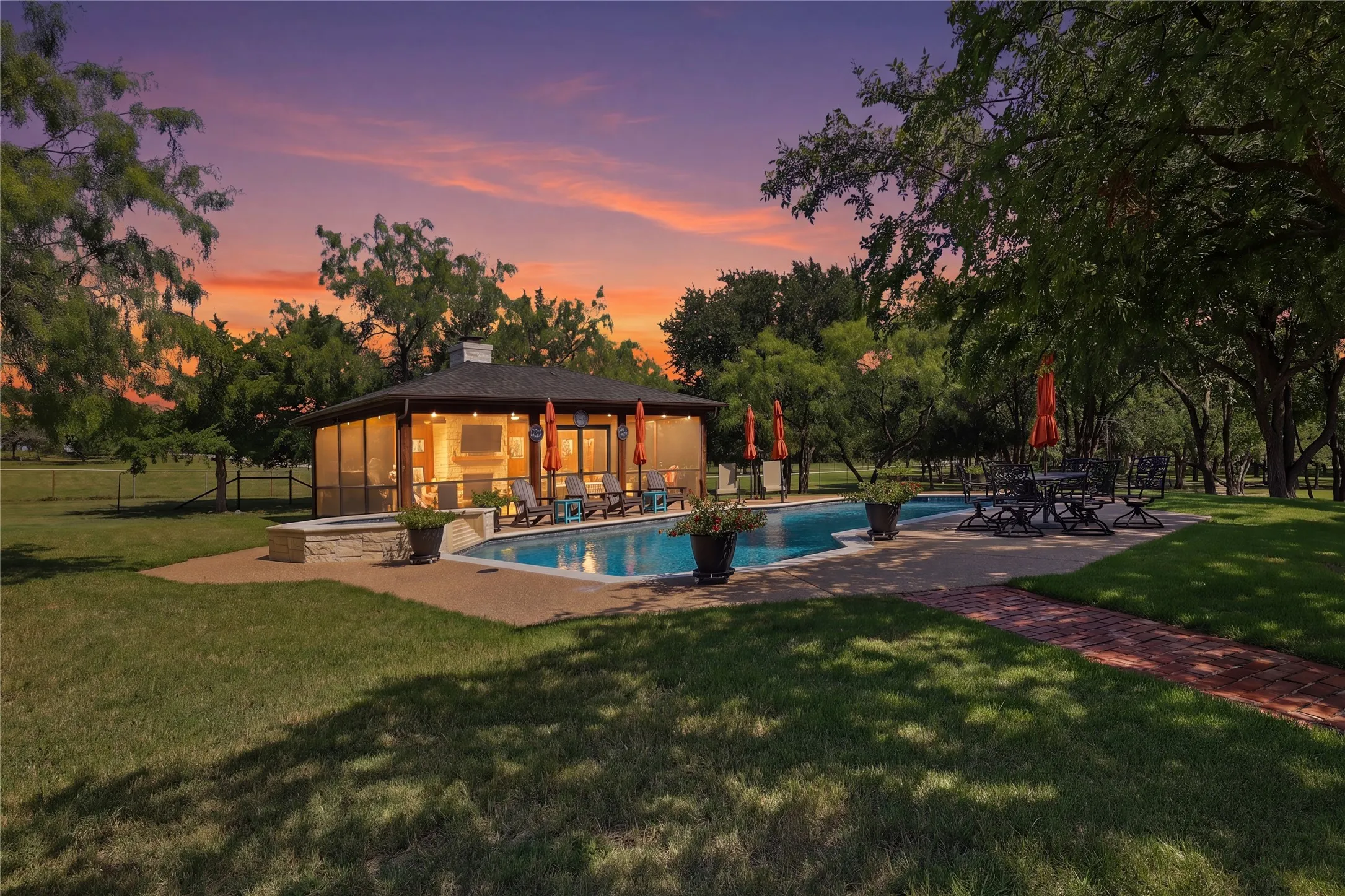 Single Family Residence For Sale in Tarrant County , 4405 Richardson Ranch Road, Fort Worth, Texas 76126, 4 Bedroom, 5 Bathroom, 3 Garage spaces, 3,802 Sqft, built in 2002, Preowned, mls#21183843, Real Estate Agent in Fort Worth, Homes For Sale in Tarrant county, Homes For Sale in Fort Worth, Realtor in Fort Worth Texas, Real Estate Brokerage Independent Realty Texas, Luminita Cordes Realtor