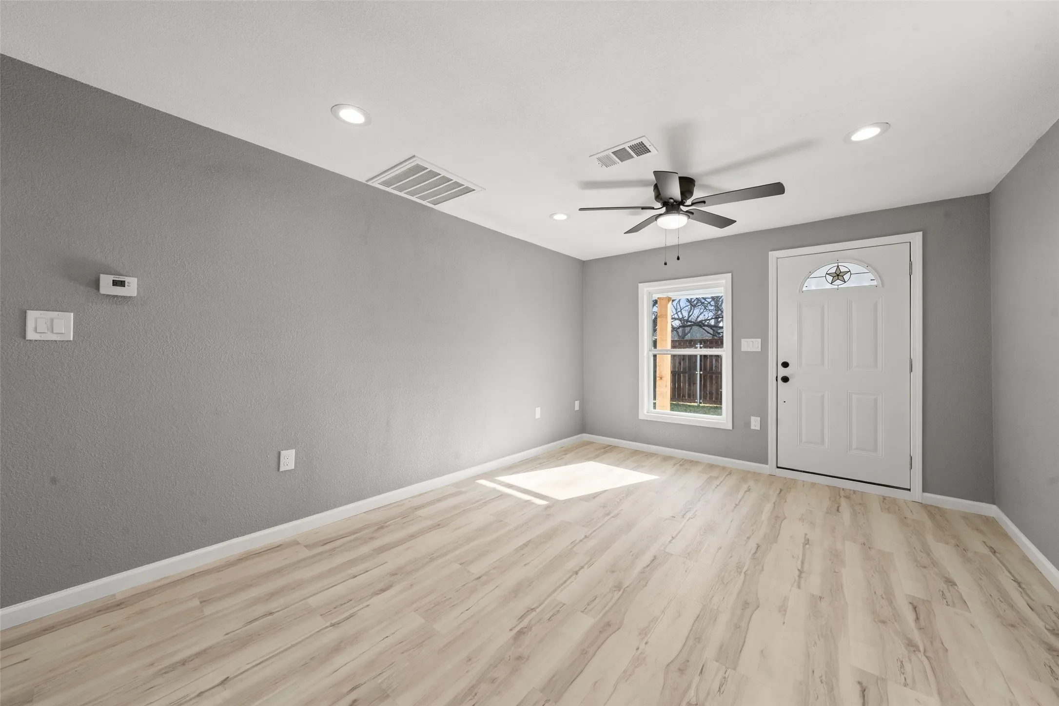 Single Family Residence For Sale in Bosque County , 108 9th Street, Valley Mills, Texas 76689, 3 Bedroom, 1 Bathroom, Garage spaces, 1,046 Sqft, built in 1950, Preowned, mls#21186358, Real Estate Agent in Valley Mills, Homes For Sale in Bosque county, Homes For Sale in Valley Mills, Realtor in Valley Mills Texas, Real Estate Brokerage Independent Realty Texas, Luminita Cordes Realtor