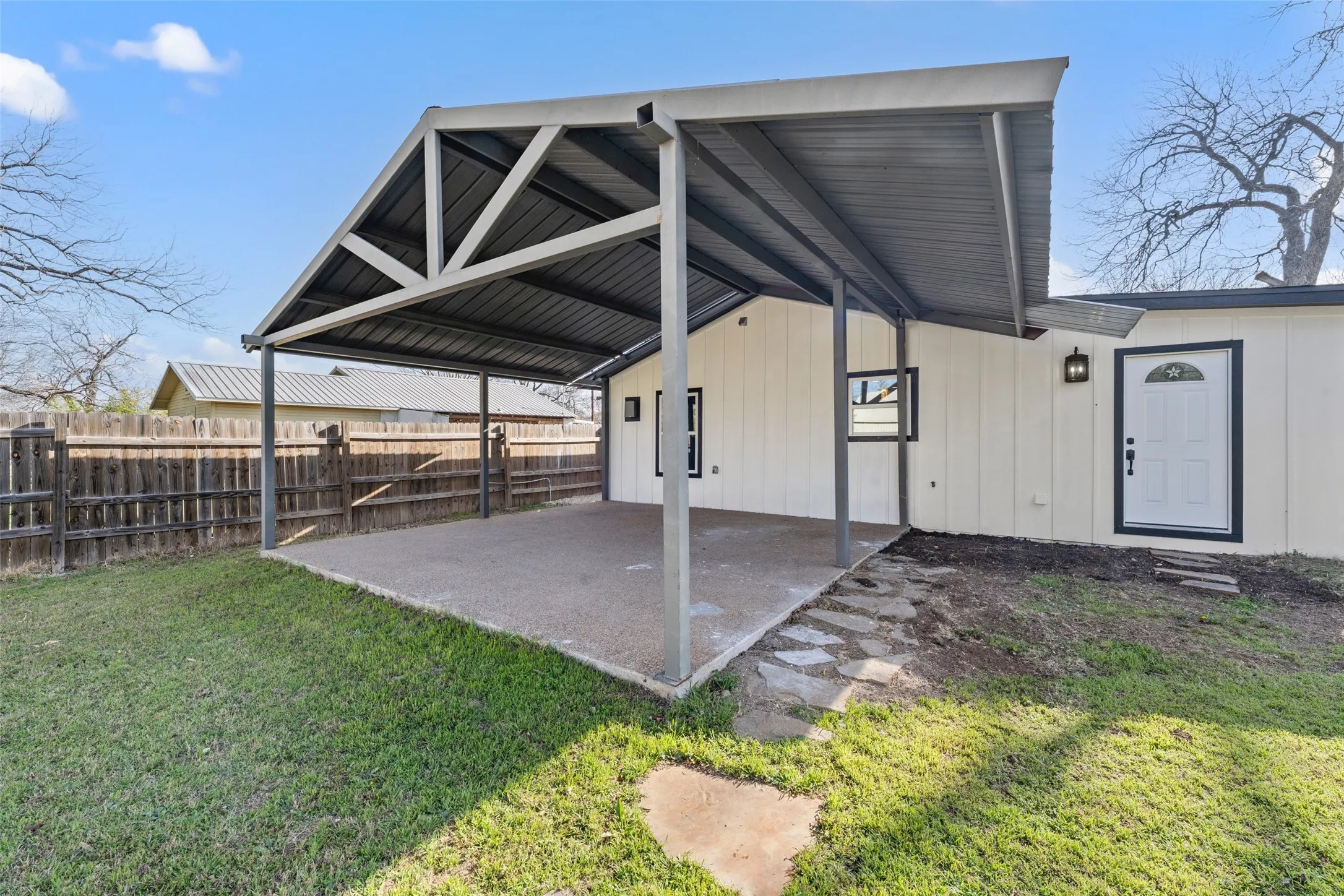 Single Family Residence For Sale in Bosque County , 108 9th Street, Valley Mills, Texas 76689, 3 Bedroom, 1 Bathroom, Garage spaces, 1,046 Sqft, built in 1950, Preowned, mls#21186358, Real Estate Agent in Valley Mills, Homes For Sale in Bosque county, Homes For Sale in Valley Mills, Realtor in Valley Mills Texas, Real Estate Brokerage Independent Realty Texas, Luminita Cordes Realtor