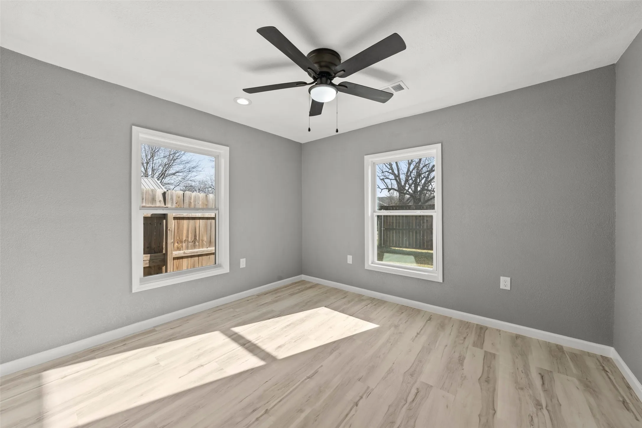 Single Family Residence For Sale in Bosque County , 108 9th Street, Valley Mills, Texas 76689, 3 Bedroom, 1 Bathroom, Garage spaces, 1,046 Sqft, built in 1950, Preowned, mls#21186358, Real Estate Agent in Valley Mills, Homes For Sale in Bosque county, Homes For Sale in Valley Mills, Realtor in Valley Mills Texas, Real Estate Brokerage Independent Realty Texas, Luminita Cordes Realtor