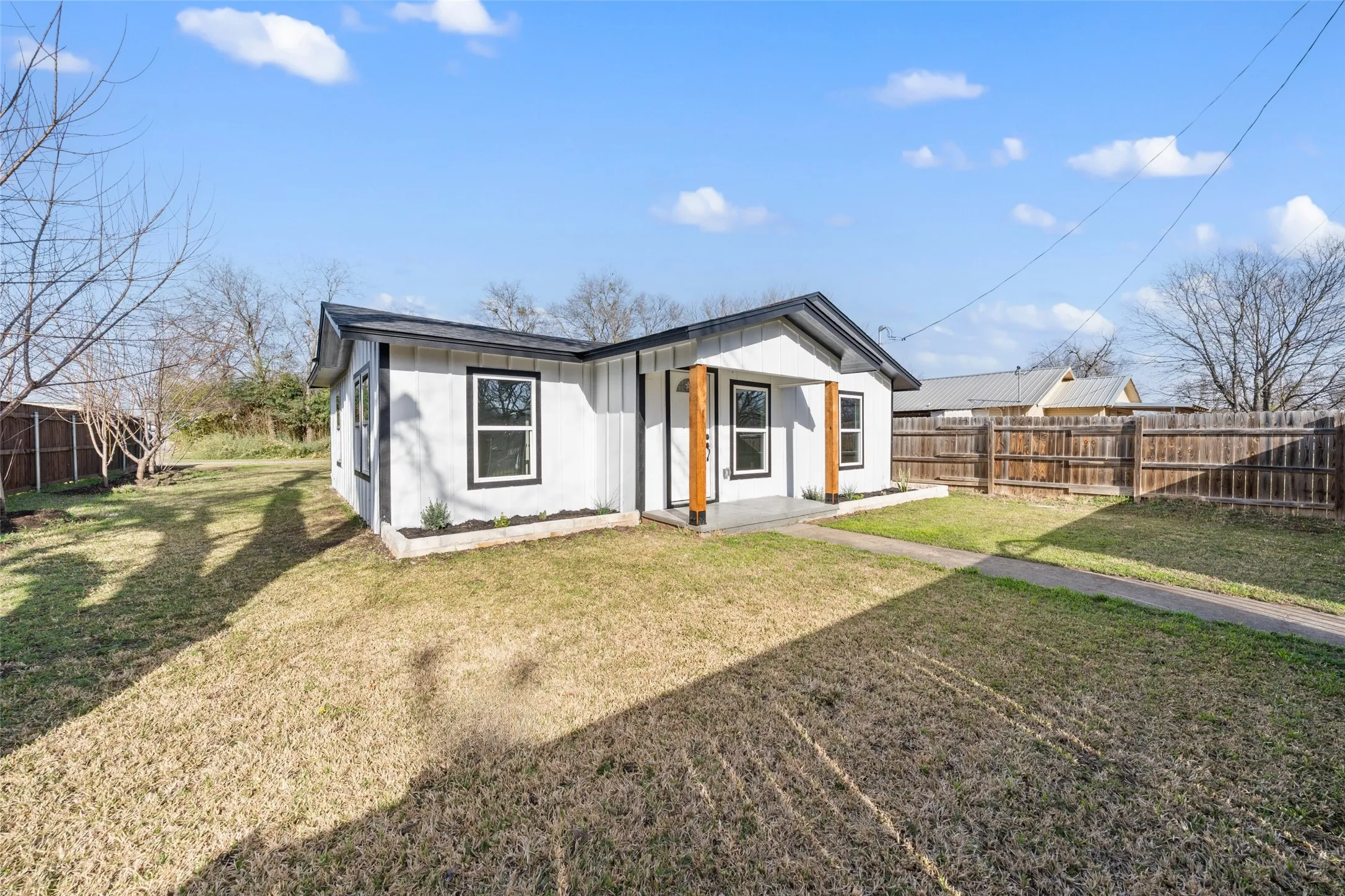 Single Family Residence For Sale in Bosque County , 108 9th Street, Valley Mills, Texas 76689, 3 Bedroom, 1 Bathroom, Garage spaces, 1,046 Sqft, built in 1950, Preowned, mls#21186358, Real Estate Agent in Valley Mills, Homes For Sale in Bosque county, Homes For Sale in Valley Mills, Realtor in Valley Mills Texas, Real Estate Brokerage Independent Realty Texas, Luminita Cordes Realtor