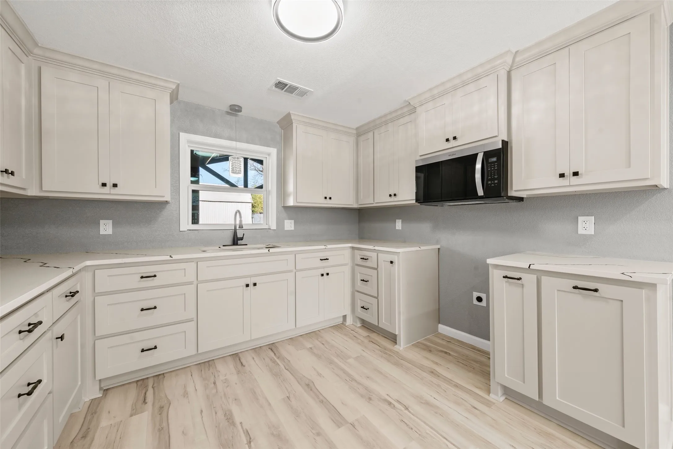 Single Family Residence For Sale in Bosque County , 108 9th Street, Valley Mills, Texas 76689, 3 Bedroom, 1 Bathroom, Garage spaces, 1,046 Sqft, built in 1950, Preowned, mls#21186358, Real Estate Agent in Valley Mills, Homes For Sale in Bosque county, Homes For Sale in Valley Mills, Realtor in Valley Mills Texas, Real Estate Brokerage Independent Realty Texas, Luminita Cordes Realtor