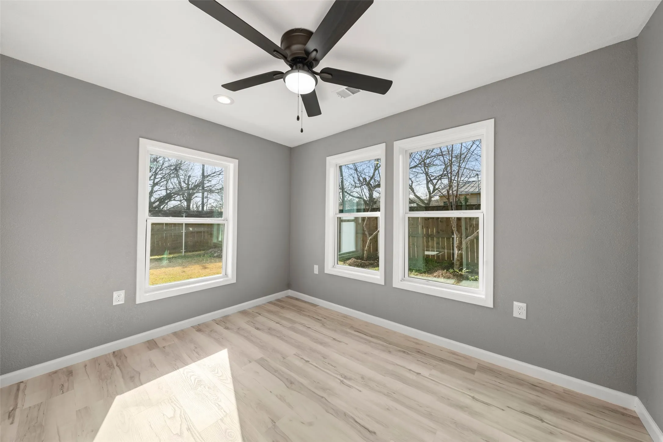 Single Family Residence For Sale in Bosque County , 108 9th Street, Valley Mills, Texas 76689, 3 Bedroom, 1 Bathroom, Garage spaces, 1,046 Sqft, built in 1950, Preowned, mls#21186358, Real Estate Agent in Valley Mills, Homes For Sale in Bosque county, Homes For Sale in Valley Mills, Realtor in Valley Mills Texas, Real Estate Brokerage Independent Realty Texas, Luminita Cordes Realtor