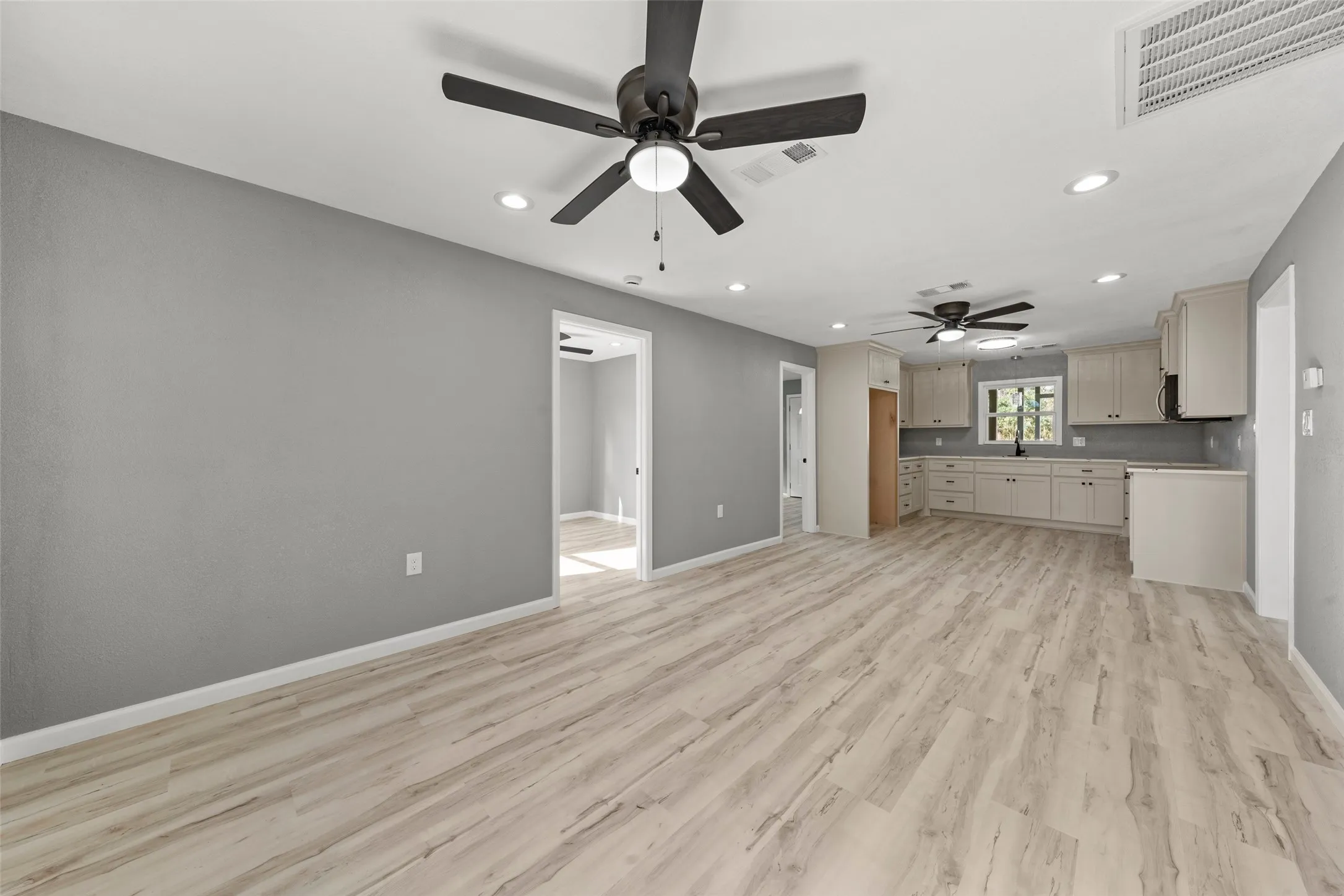 Single Family Residence For Sale in Bosque County , 108 9th Street, Valley Mills, Texas 76689, 3 Bedroom, 1 Bathroom, Garage spaces, 1,046 Sqft, built in 1950, Preowned, mls#21186358, Real Estate Agent in Valley Mills, Homes For Sale in Bosque county, Homes For Sale in Valley Mills, Realtor in Valley Mills Texas, Real Estate Brokerage Independent Realty Texas, Luminita Cordes Realtor
