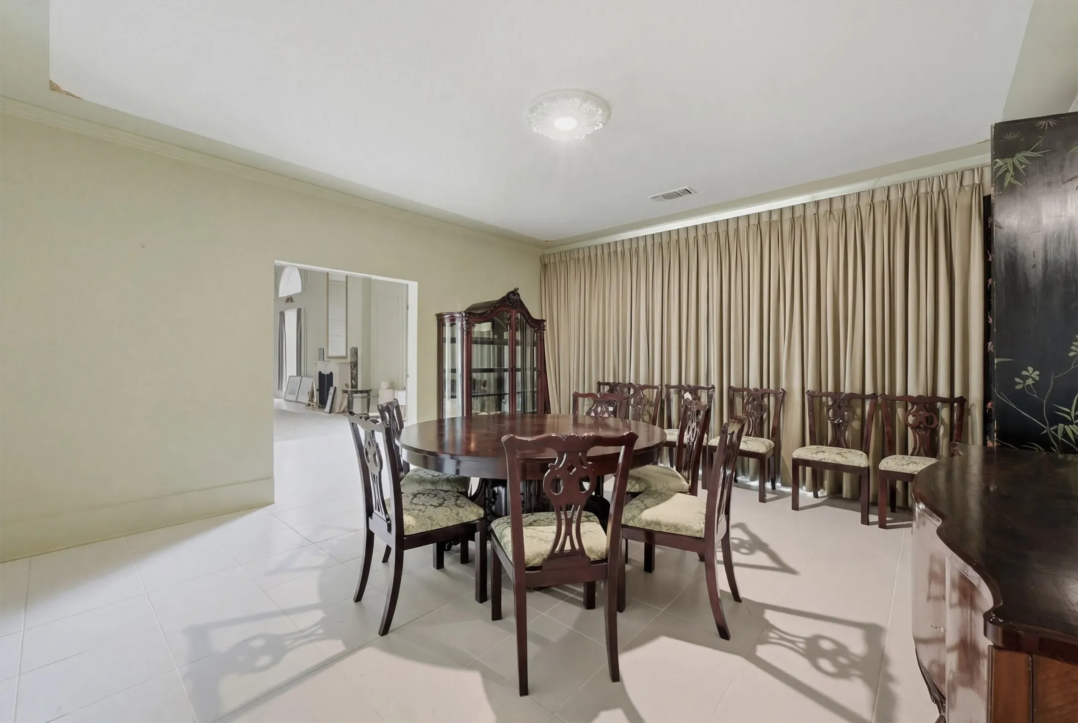 Single Family Residence For Sale in Grayson County , 2613 W Cascade Drive, Sherman, Texas 75092, 3 Bedroom, 4 Bathroom, 2 Garage spaces, 3,984 Sqft, built in 1986, mls#21186277, Real Estate Agent in Sherman, Homes For Sale in Grayson county, Homes For Sale in Sherman, Realtor in Sherman Texas, Real Estate Brokerage Independent Realty Texas, Luminita Cordes Realtor