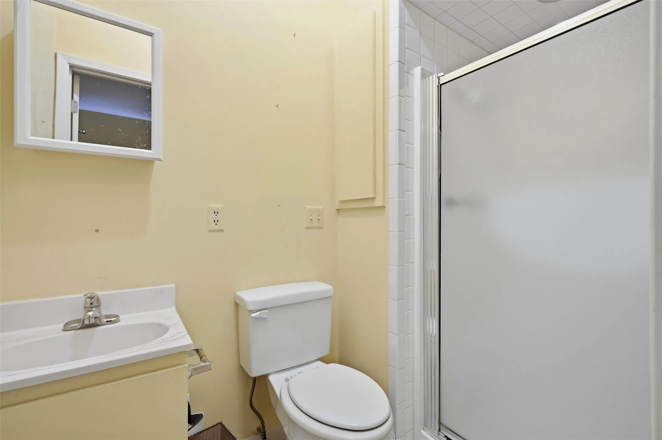 Single Family Residence For Sale in Grayson County , 2613 W Cascade Drive, Sherman, Texas 75092, 3 Bedroom, 4 Bathroom, 2 Garage spaces, 3,984 Sqft, built in 1986, mls#21186277, Real Estate Agent in Sherman, Homes For Sale in Grayson county, Homes For Sale in Sherman, Realtor in Sherman Texas, Real Estate Brokerage Independent Realty Texas, Luminita Cordes Realtor
