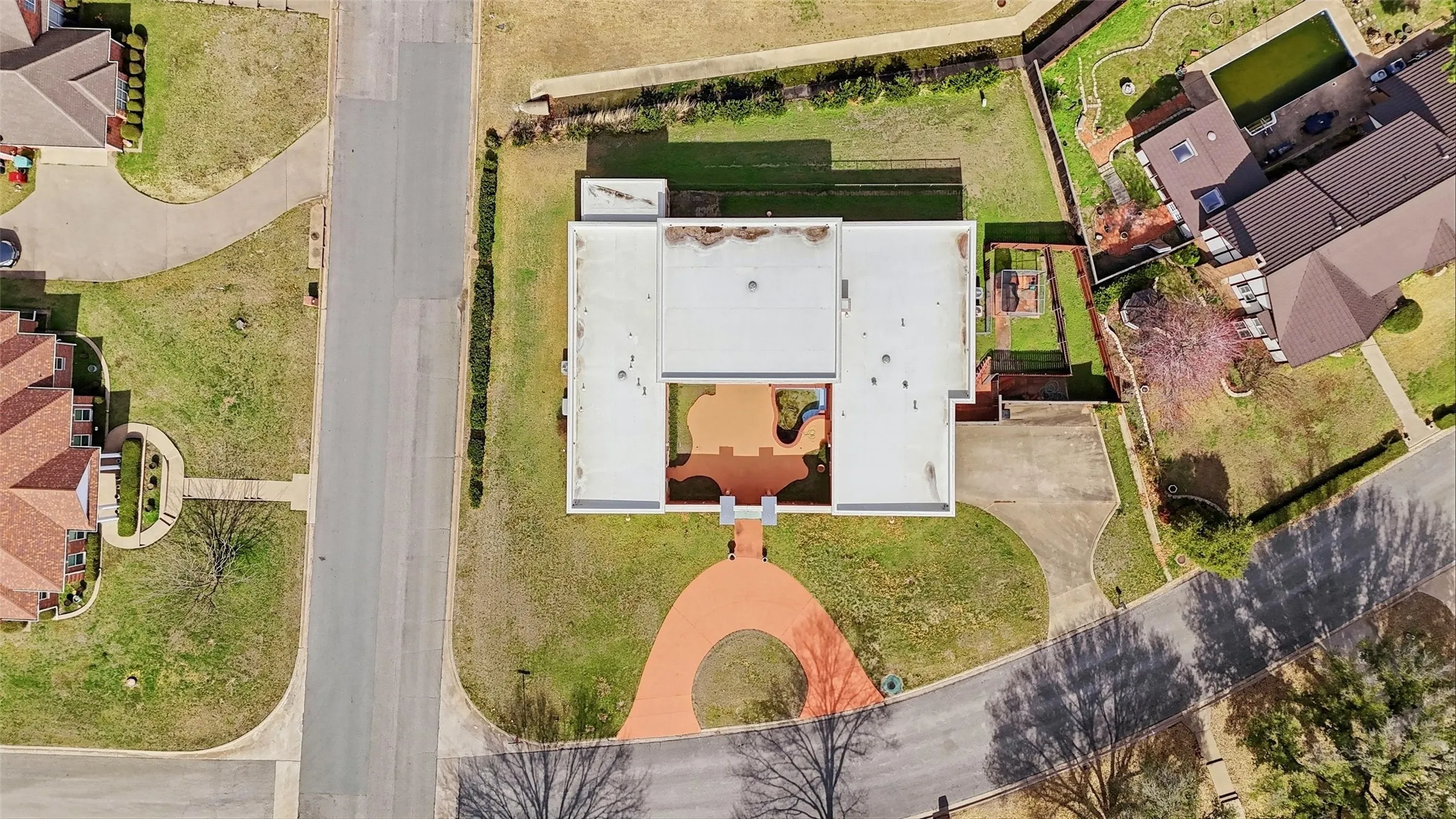 Single Family Residence For Sale in Grayson County , 2613 W Cascade Drive, Sherman, Texas 75092, 3 Bedroom, 4 Bathroom, 2 Garage spaces, 3,984 Sqft, built in 1986, mls#21186277, Real Estate Agent in Sherman, Homes For Sale in Grayson county, Homes For Sale in Sherman, Realtor in Sherman Texas, Real Estate Brokerage Independent Realty Texas, Luminita Cordes Realtor