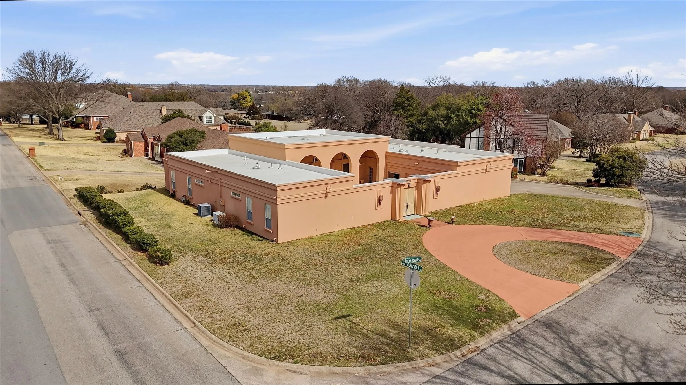Single Family Residence For Sale in Grayson County , 2613 W Cascade Drive, Sherman, Texas 75092, 3 Bedroom, 4 Bathroom, 2 Garage spaces, 3,984 Sqft, built in 1986, mls#21186277, Real Estate Agent in Sherman, Homes For Sale in Grayson county, Homes For Sale in Sherman, Realtor in Sherman Texas, Real Estate Brokerage Independent Realty Texas, Luminita Cordes Realtor