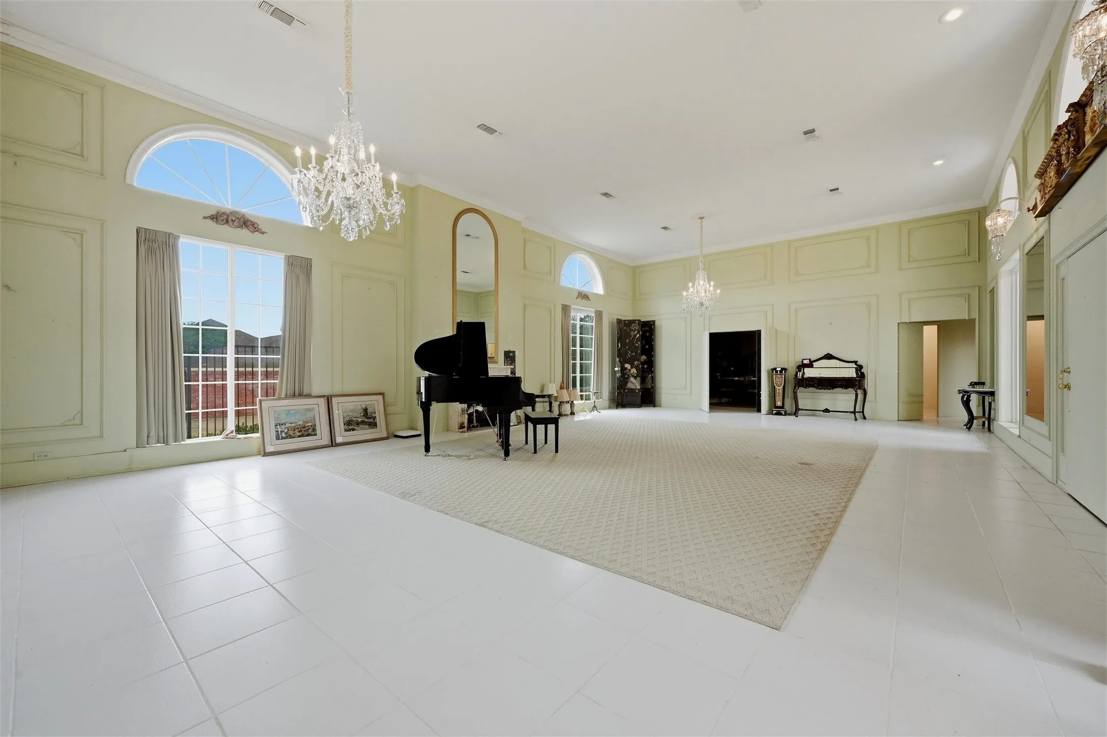 Single Family Residence For Sale in Grayson County , 2613 W Cascade Drive, Sherman, Texas 75092, 3 Bedroom, 4 Bathroom, 2 Garage spaces, 3,984 Sqft, built in 1986, mls#21186277, Real Estate Agent in Sherman, Homes For Sale in Grayson county, Homes For Sale in Sherman, Realtor in Sherman Texas, Real Estate Brokerage Independent Realty Texas, Luminita Cordes Realtor