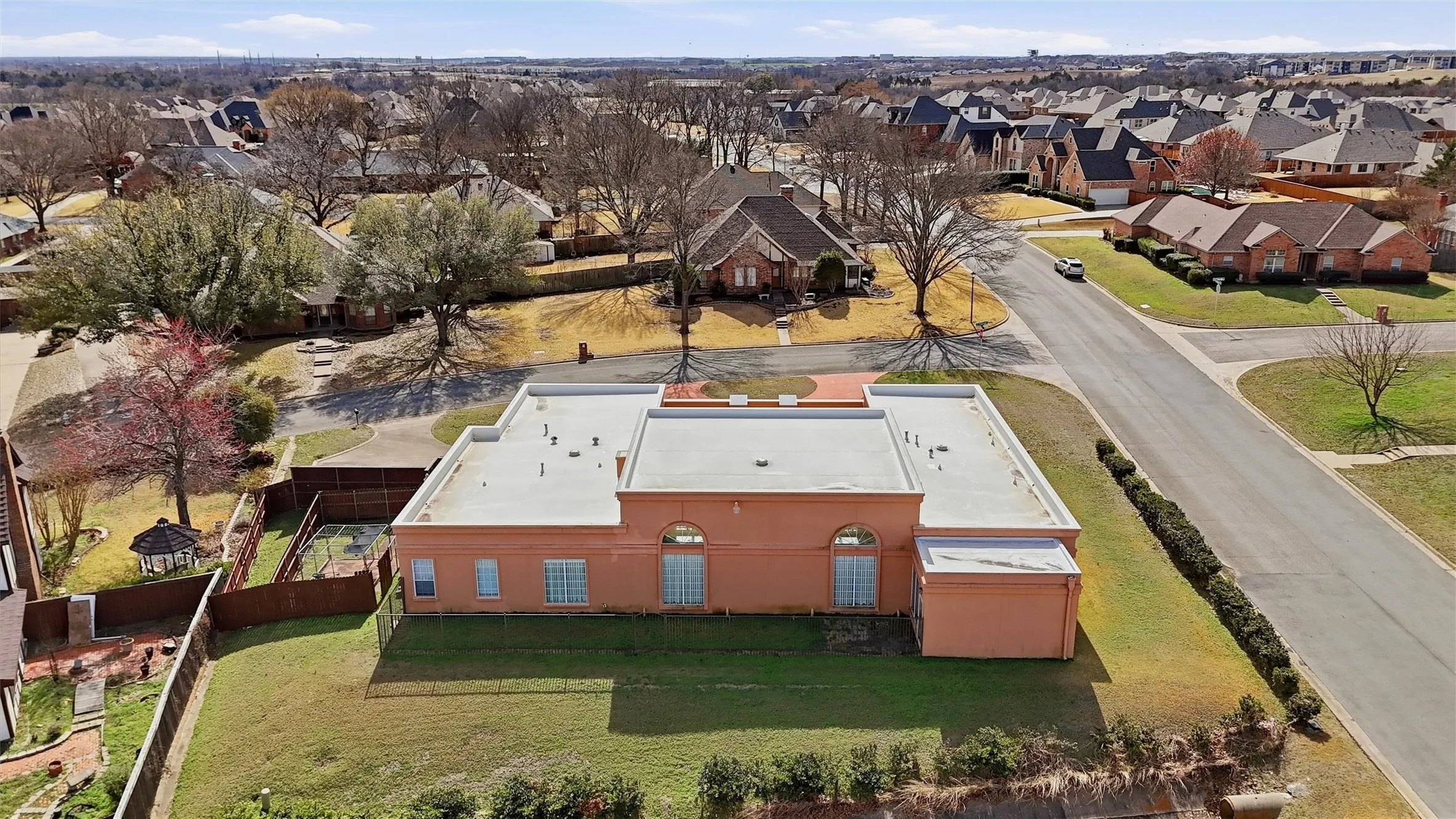 Single Family Residence For Sale in Grayson County , 2613 W Cascade Drive, Sherman, Texas 75092, 3 Bedroom, 4 Bathroom, 2 Garage spaces, 3,984 Sqft, built in 1986, mls#21186277, Real Estate Agent in Sherman, Homes For Sale in Grayson county, Homes For Sale in Sherman, Realtor in Sherman Texas, Real Estate Brokerage Independent Realty Texas, Luminita Cordes Realtor