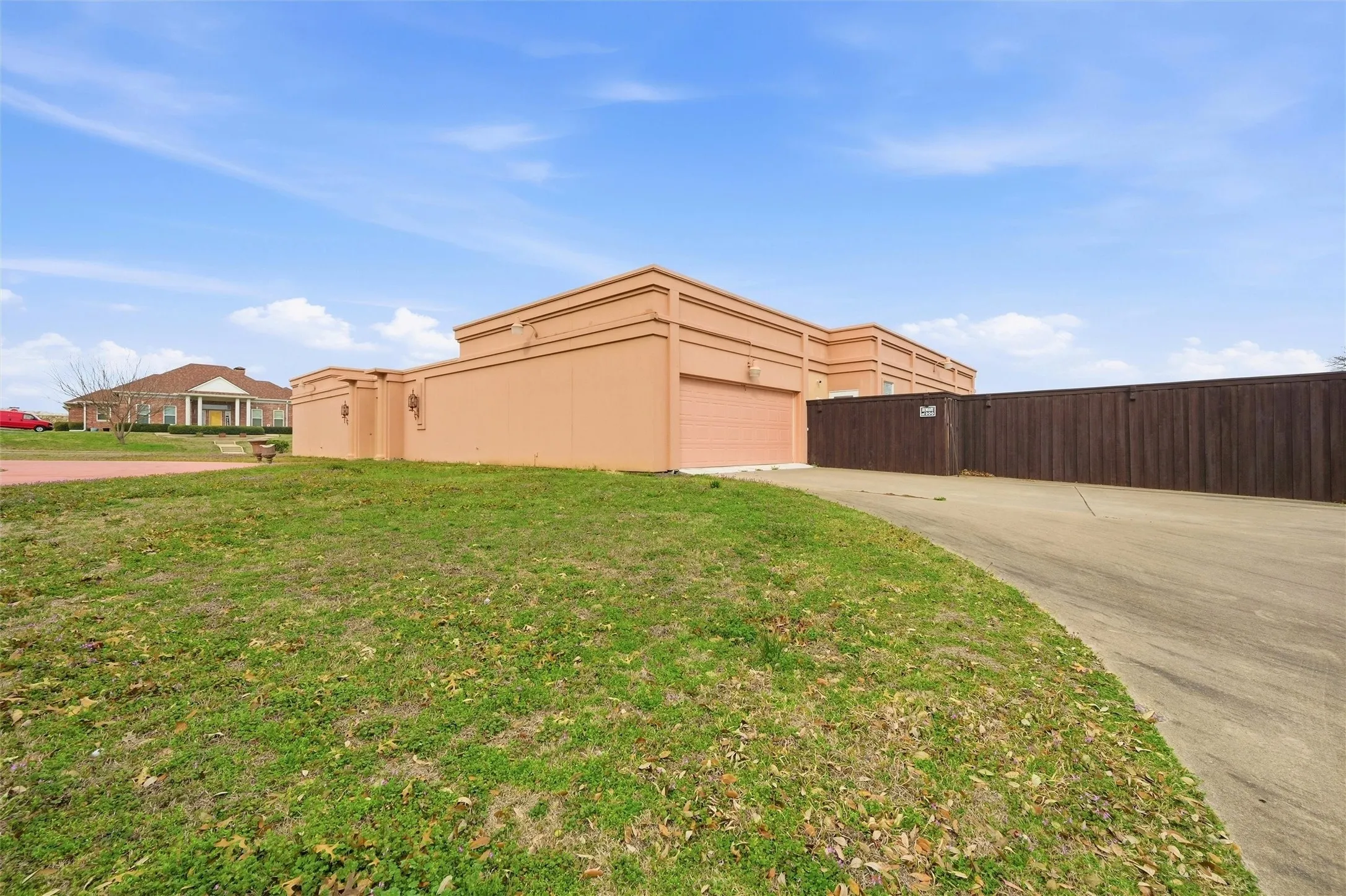 Single Family Residence For Sale in Grayson County , 2613 W Cascade Drive, Sherman, Texas 75092, 3 Bedroom, 4 Bathroom, 2 Garage spaces, 3,984 Sqft, built in 1986, mls#21186277, Real Estate Agent in Sherman, Homes For Sale in Grayson county, Homes For Sale in Sherman, Realtor in Sherman Texas, Real Estate Brokerage Independent Realty Texas, Luminita Cordes Realtor