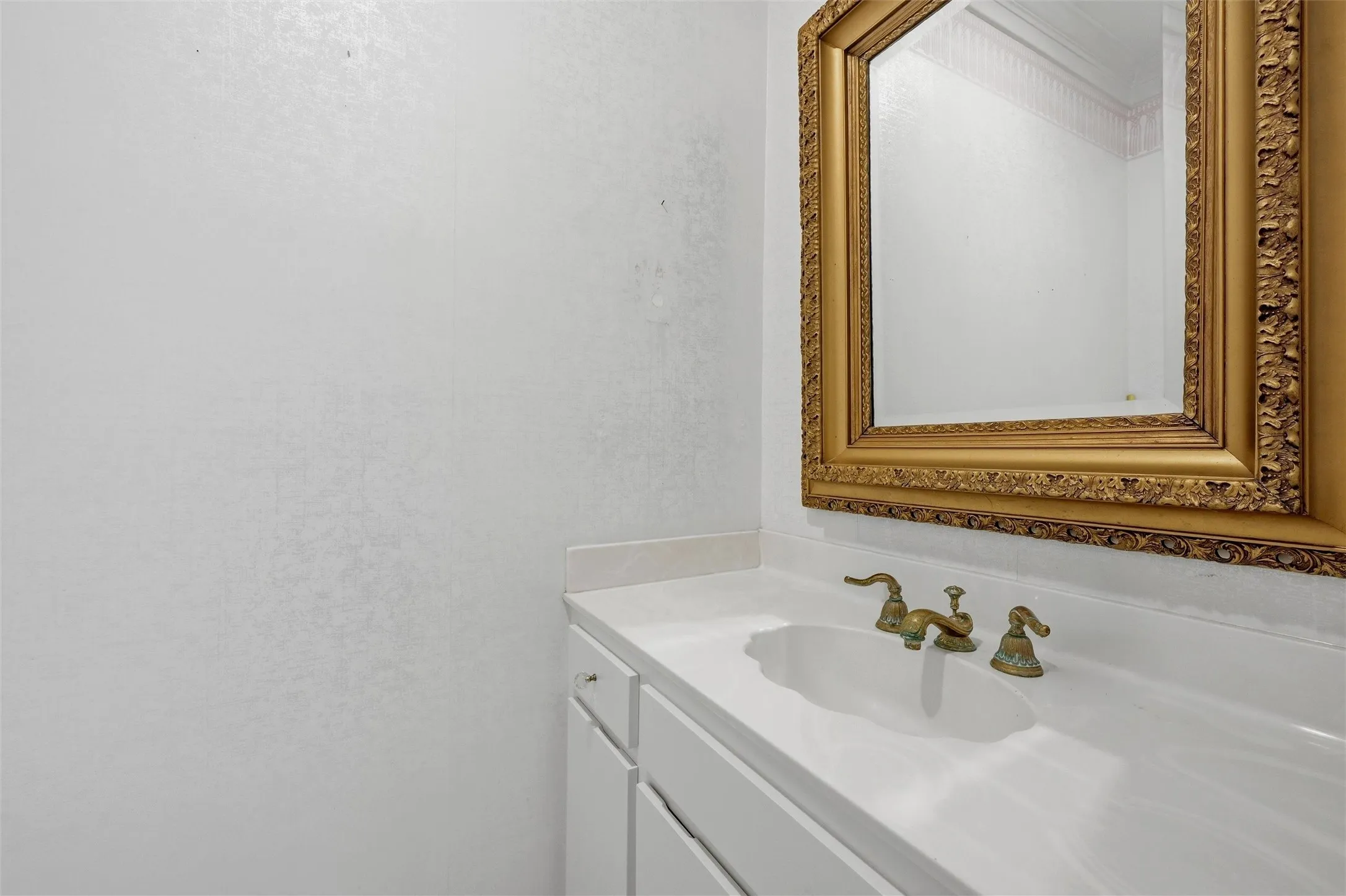 Single Family Residence For Sale in Grayson County , 2613 W Cascade Drive, Sherman, Texas 75092, 3 Bedroom, 4 Bathroom, 2 Garage spaces, 3,984 Sqft, built in 1986, mls#21186277, Real Estate Agent in Sherman, Homes For Sale in Grayson county, Homes For Sale in Sherman, Realtor in Sherman Texas, Real Estate Brokerage Independent Realty Texas, Luminita Cordes Realtor