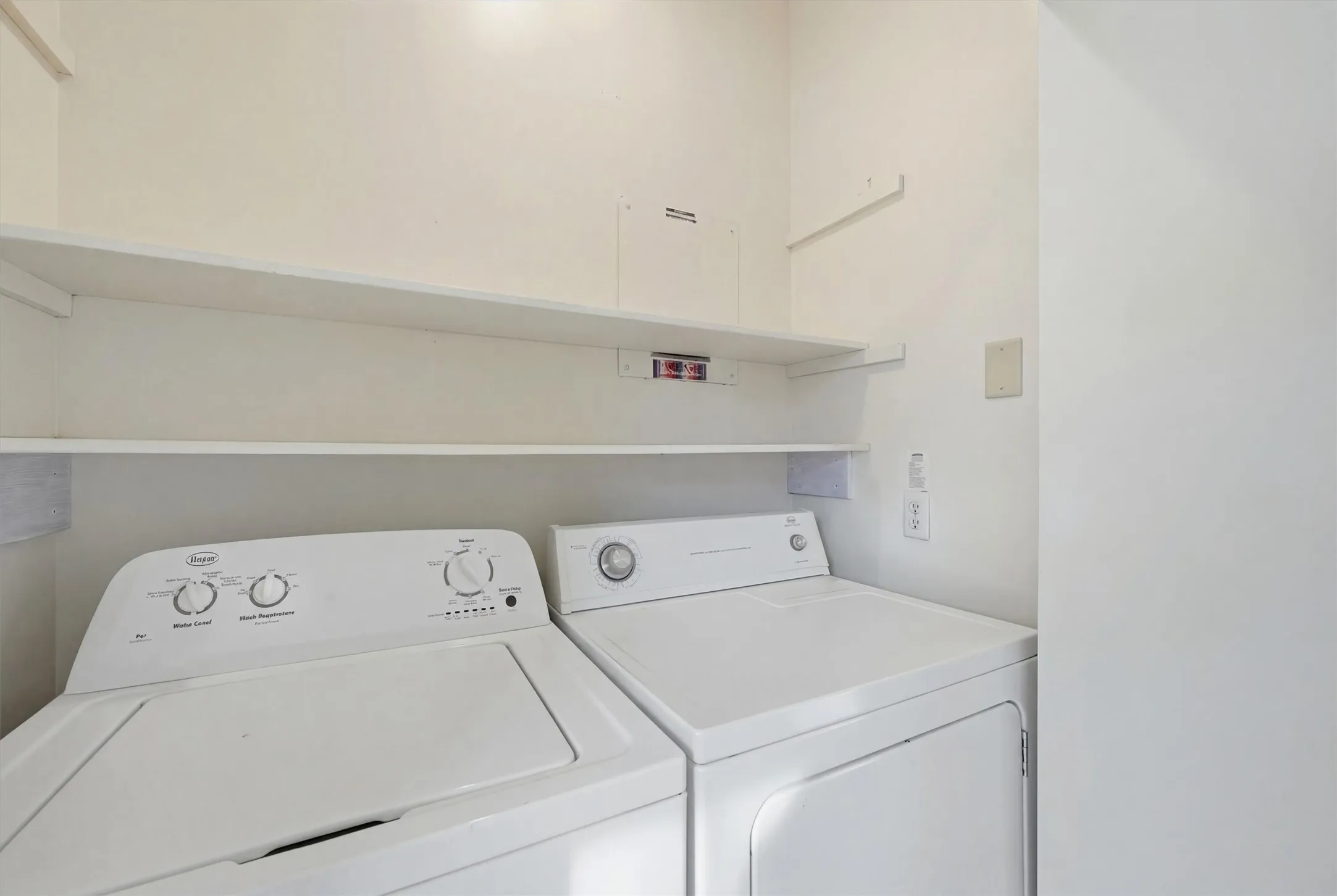 Single Family Residence For Sale in Grayson County , 2613 W Cascade Drive, Sherman, Texas 75092, 3 Bedroom, 4 Bathroom, 2 Garage spaces, 3,984 Sqft, built in 1986, mls#21186277, Real Estate Agent in Sherman, Homes For Sale in Grayson county, Homes For Sale in Sherman, Realtor in Sherman Texas, Real Estate Brokerage Independent Realty Texas, Luminita Cordes Realtor