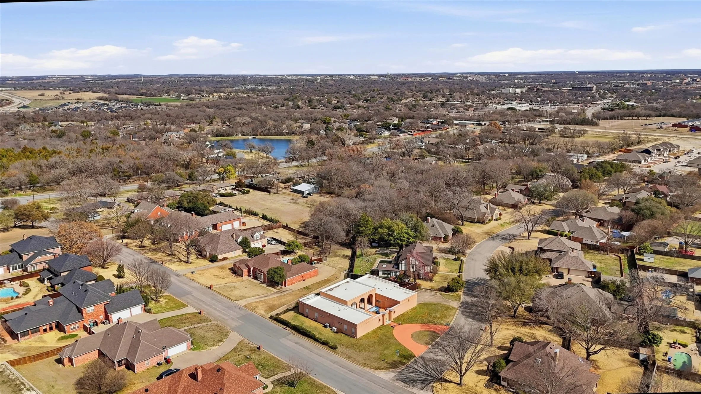 Single Family Residence For Sale in Grayson County , 2613 W Cascade Drive, Sherman, Texas 75092, 3 Bedroom, 4 Bathroom, 2 Garage spaces, 3,984 Sqft, built in 1986, mls#21186277, Real Estate Agent in Sherman, Homes For Sale in Grayson county, Homes For Sale in Sherman, Realtor in Sherman Texas, Real Estate Brokerage Independent Realty Texas, Luminita Cordes Realtor