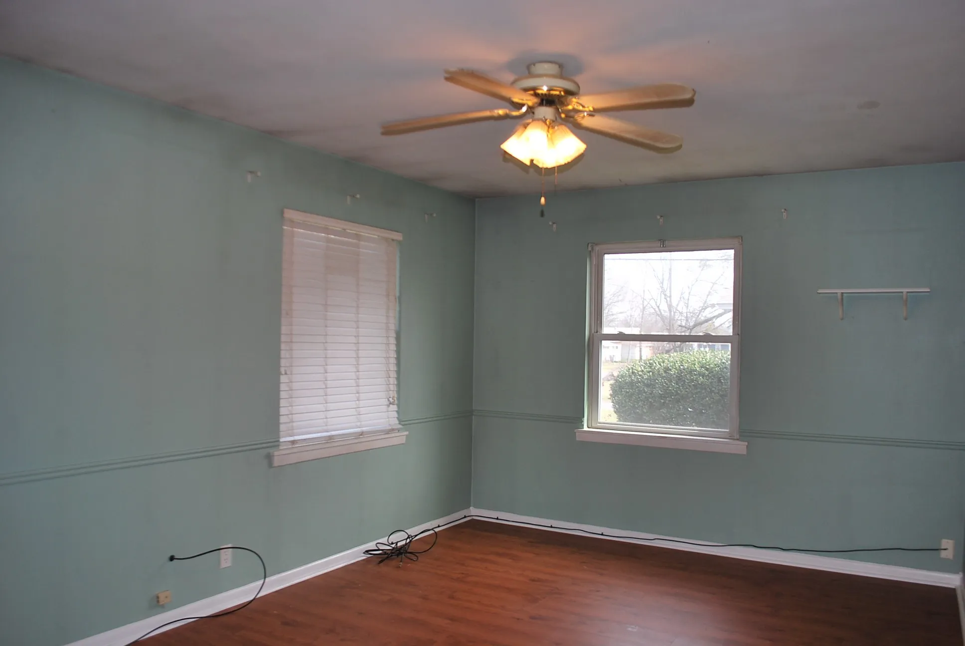Single Family Residence For Sale in Grayson County , 2604 W Johnson Street, Denison, Texas 75020, 2 Bedroom, 2 Bathroom, Garage spaces, 1,411 Sqft, built in 1959, Preowned, mls#21186580, Real Estate Agent in Denison, Homes For Sale in Grayson county, Homes For Sale in Denison, Realtor in Denison Texas, Real Estate Brokerage Independent Realty Texas, Luminita Cordes Realtor