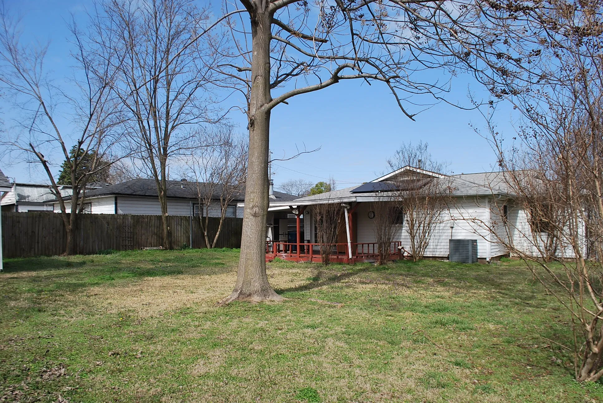 Single Family Residence For Sale in Grayson County , 2604 W Johnson Street, Denison, Texas 75020, 2 Bedroom, 2 Bathroom, Garage spaces, 1,411 Sqft, built in 1959, Preowned, mls#21186580, Real Estate Agent in Denison, Homes For Sale in Grayson county, Homes For Sale in Denison, Realtor in Denison Texas, Real Estate Brokerage Independent Realty Texas, Luminita Cordes Realtor