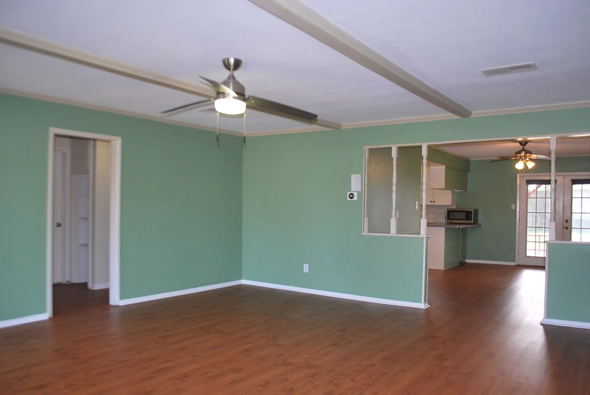Single Family Residence For Sale in Grayson County , 2604 W Johnson Street, Denison, Texas 75020, 2 Bedroom, 2 Bathroom, Garage spaces, 1,411 Sqft, built in 1959, Preowned, mls#21186580, Real Estate Agent in Denison, Homes For Sale in Grayson county, Homes For Sale in Denison, Realtor in Denison Texas, Real Estate Brokerage Independent Realty Texas, Luminita Cordes Realtor