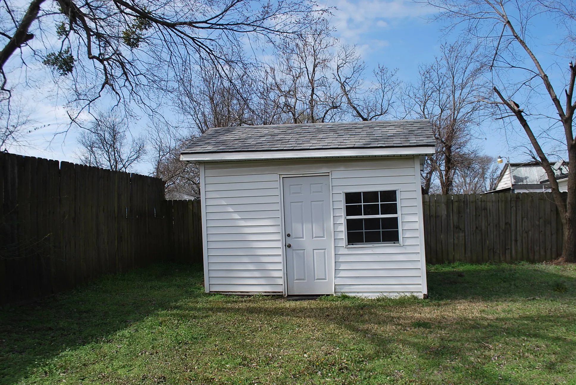 Single Family Residence For Sale in Grayson County , 2604 W Johnson Street, Denison, Texas 75020, 2 Bedroom, 2 Bathroom, Garage spaces, 1,411 Sqft, built in 1959, Preowned, mls#21186580, Real Estate Agent in Denison, Homes For Sale in Grayson county, Homes For Sale in Denison, Realtor in Denison Texas, Real Estate Brokerage Independent Realty Texas, Luminita Cordes Realtor