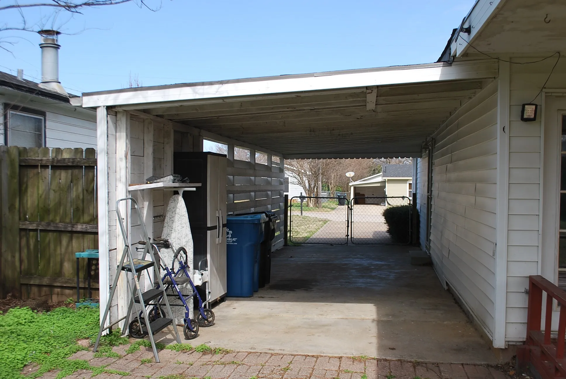 Single Family Residence For Sale in Grayson County , 2604 W Johnson Street, Denison, Texas 75020, 2 Bedroom, 2 Bathroom, Garage spaces, 1,411 Sqft, built in 1959, Preowned, mls#21186580, Real Estate Agent in Denison, Homes For Sale in Grayson county, Homes For Sale in Denison, Realtor in Denison Texas, Real Estate Brokerage Independent Realty Texas, Luminita Cordes Realtor