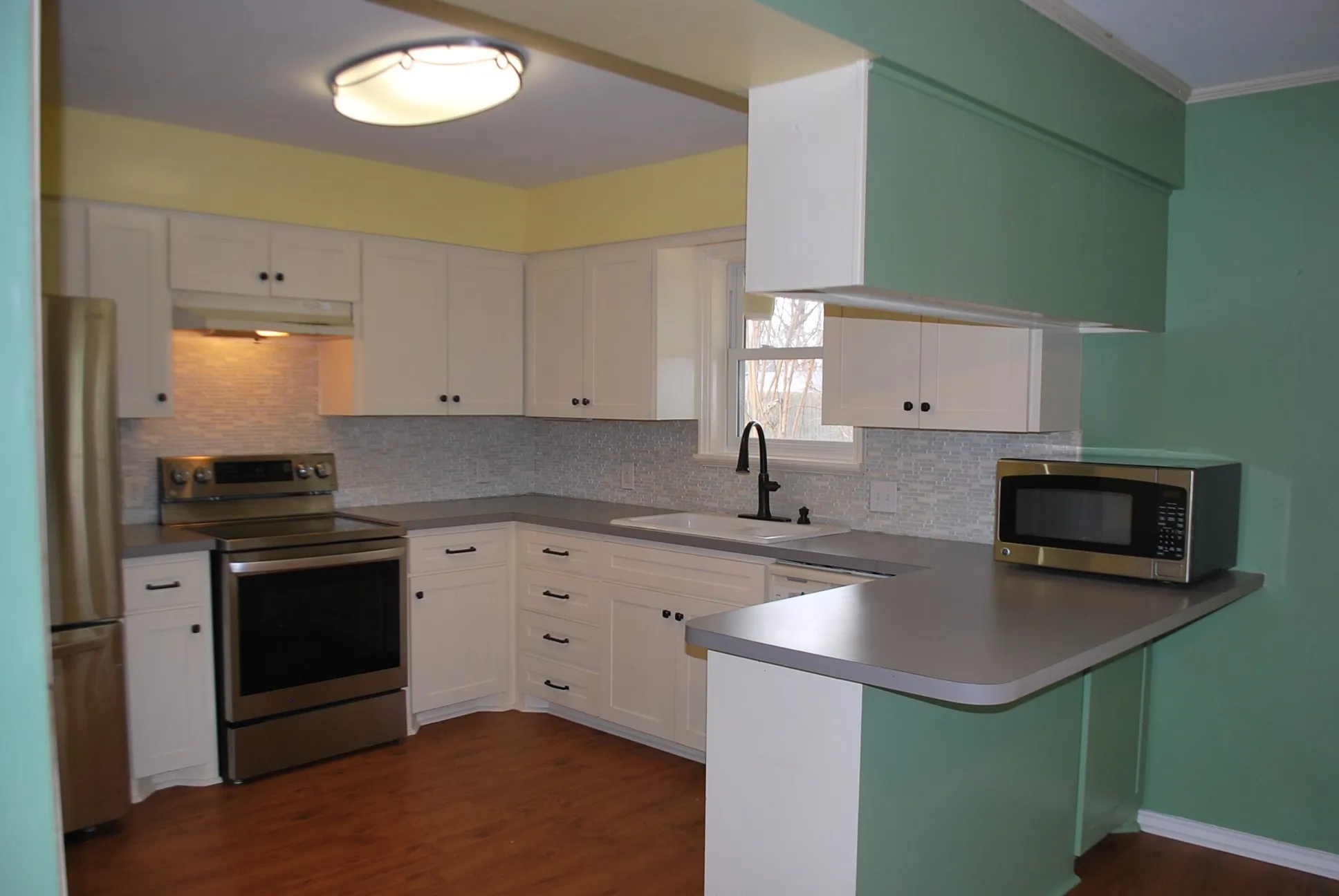 Single Family Residence For Sale in Grayson County , 2604 W Johnson Street, Denison, Texas 75020, 2 Bedroom, 2 Bathroom, Garage spaces, 1,411 Sqft, built in 1959, Preowned, mls#21186580, Real Estate Agent in Denison, Homes For Sale in Grayson county, Homes For Sale in Denison, Realtor in Denison Texas, Real Estate Brokerage Independent Realty Texas, Luminita Cordes Realtor