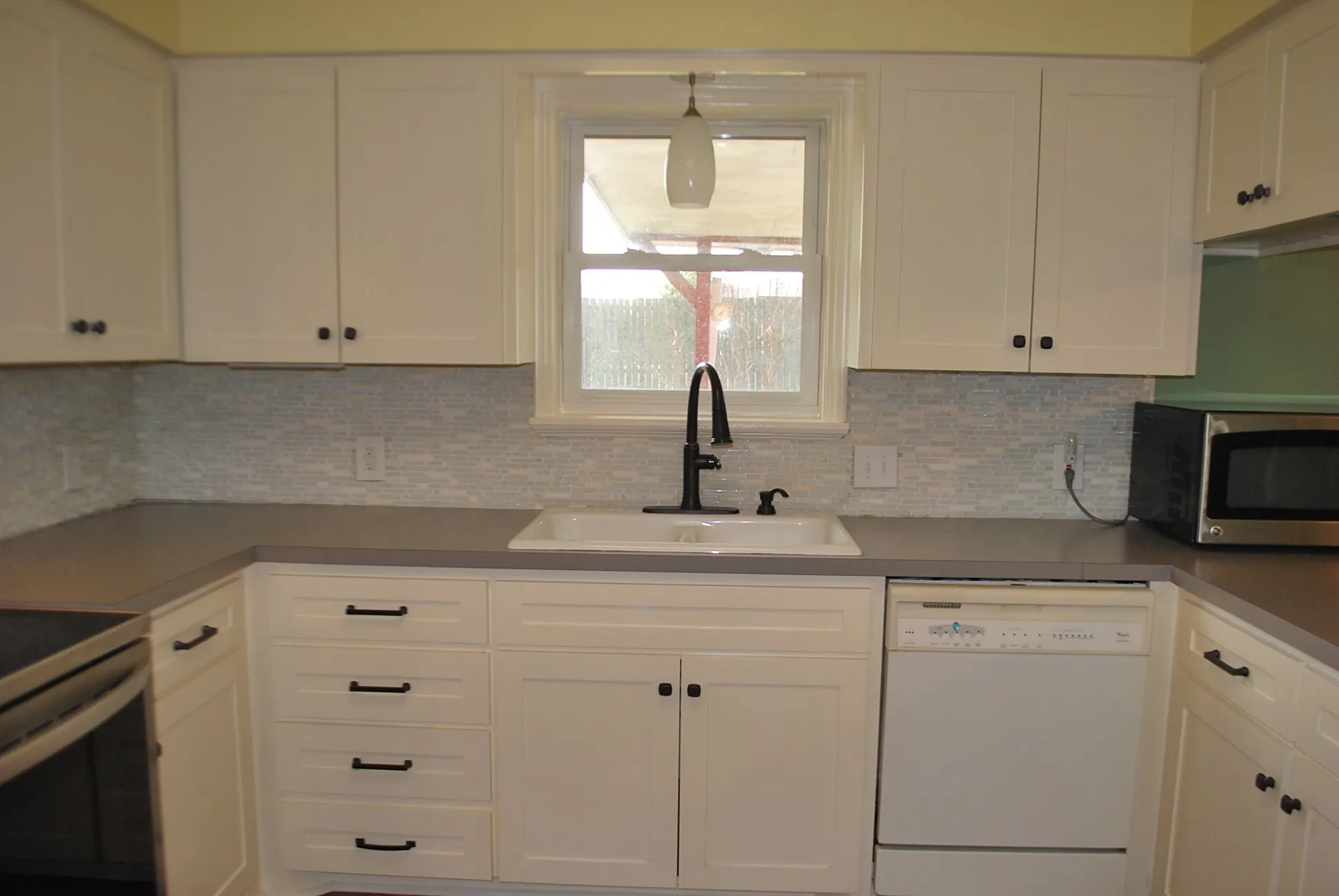 Single Family Residence For Sale in Grayson County , 2604 W Johnson Street, Denison, Texas 75020, 2 Bedroom, 2 Bathroom, Garage spaces, 1,411 Sqft, built in 1959, Preowned, mls#21186580, Real Estate Agent in Denison, Homes For Sale in Grayson county, Homes For Sale in Denison, Realtor in Denison Texas, Real Estate Brokerage Independent Realty Texas, Luminita Cordes Realtor