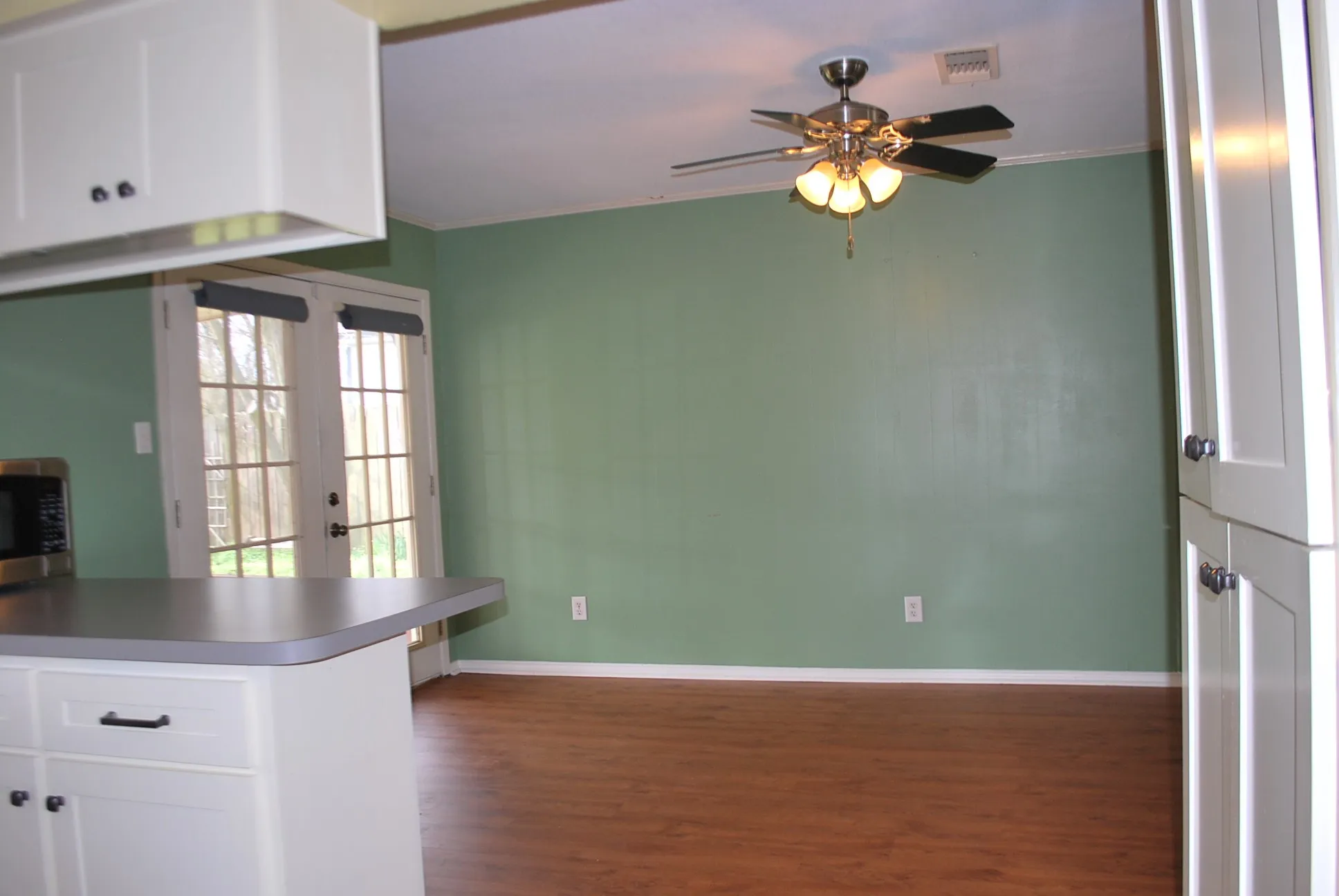 Single Family Residence For Sale in Grayson County , 2604 W Johnson Street, Denison, Texas 75020, 2 Bedroom, 2 Bathroom, Garage spaces, 1,411 Sqft, built in 1959, Preowned, mls#21186580, Real Estate Agent in Denison, Homes For Sale in Grayson county, Homes For Sale in Denison, Realtor in Denison Texas, Real Estate Brokerage Independent Realty Texas, Luminita Cordes Realtor