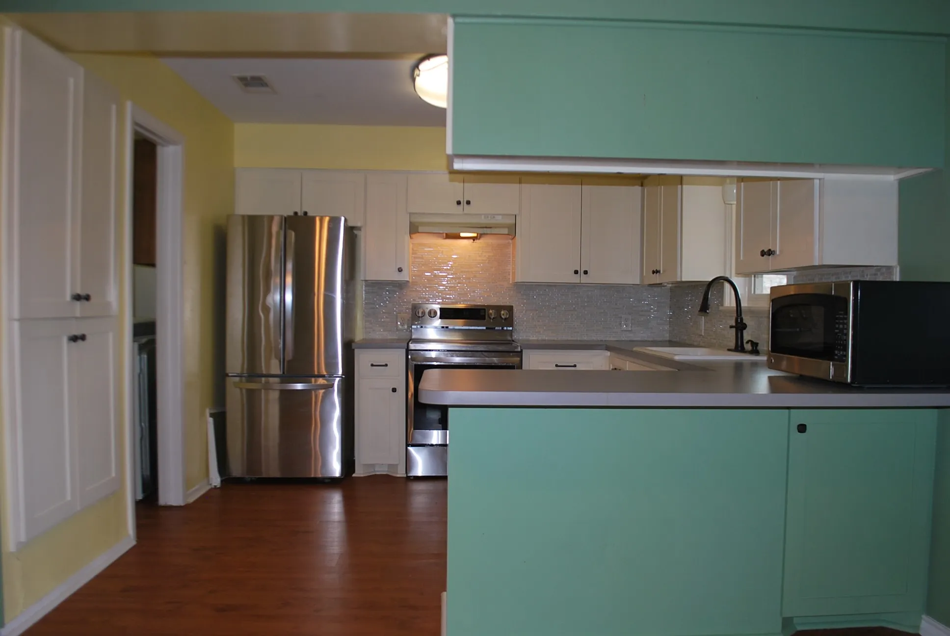 Single Family Residence For Sale in Grayson County , 2604 W Johnson Street, Denison, Texas 75020, 2 Bedroom, 2 Bathroom, Garage spaces, 1,411 Sqft, built in 1959, Preowned, mls#21186580, Real Estate Agent in Denison, Homes For Sale in Grayson county, Homes For Sale in Denison, Realtor in Denison Texas, Real Estate Brokerage Independent Realty Texas, Luminita Cordes Realtor