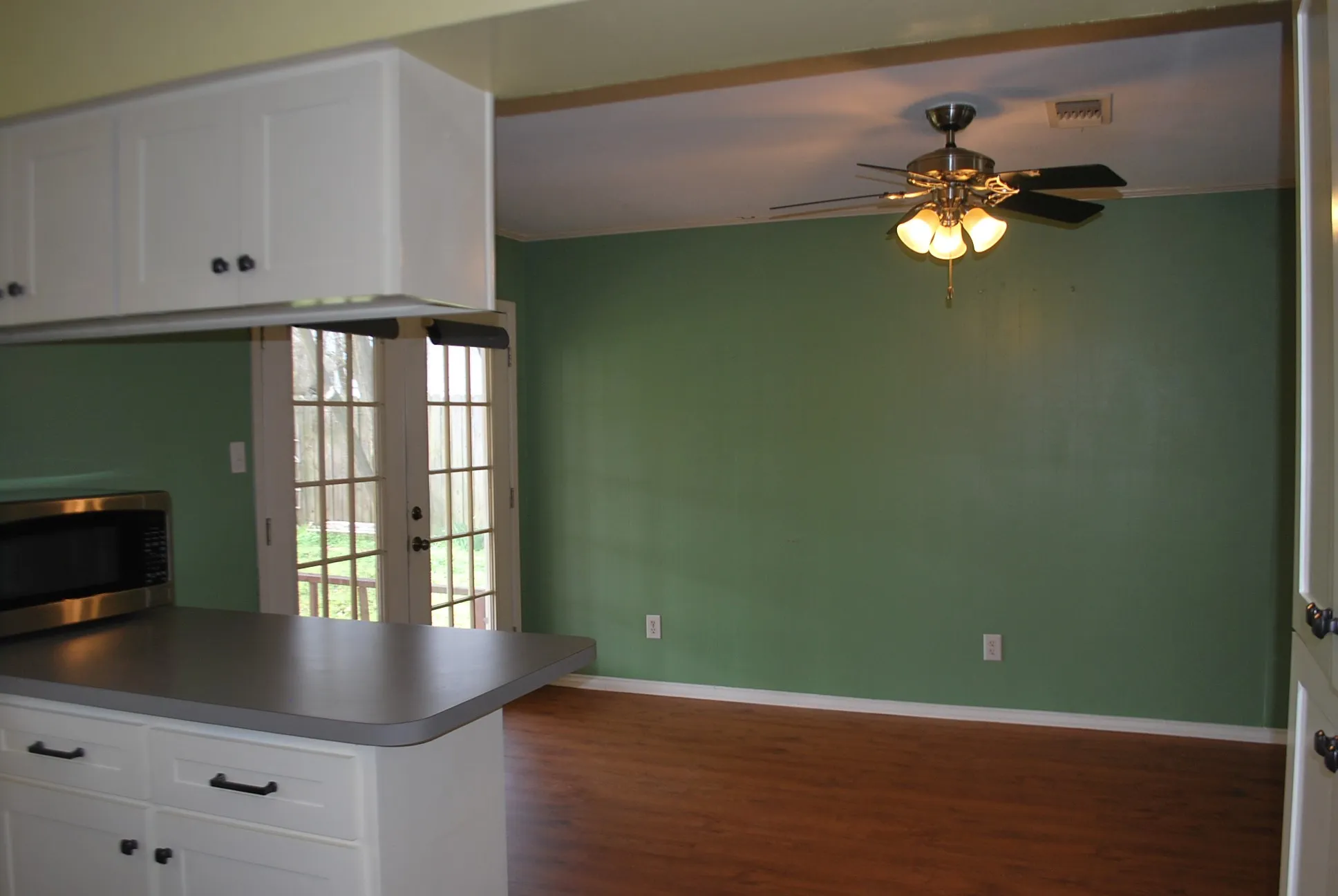 Single Family Residence For Sale in Grayson County , 2604 W Johnson Street, Denison, Texas 75020, 2 Bedroom, 2 Bathroom, Garage spaces, 1,411 Sqft, built in 1959, Preowned, mls#21186580, Real Estate Agent in Denison, Homes For Sale in Grayson county, Homes For Sale in Denison, Realtor in Denison Texas, Real Estate Brokerage Independent Realty Texas, Luminita Cordes Realtor