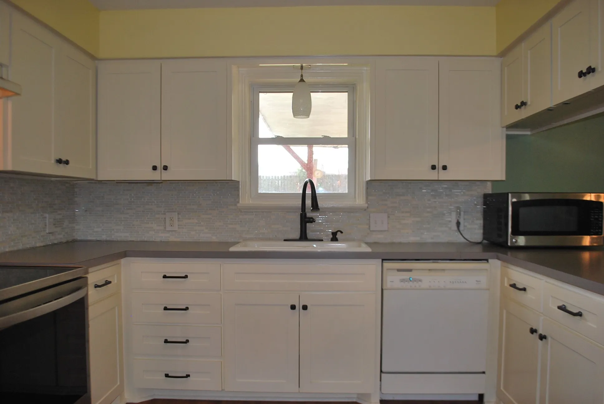 Single Family Residence For Sale in Grayson County , 2604 W Johnson Street, Denison, Texas 75020, 2 Bedroom, 2 Bathroom, Garage spaces, 1,411 Sqft, built in 1959, Preowned, mls#21186580, Real Estate Agent in Denison, Homes For Sale in Grayson county, Homes For Sale in Denison, Realtor in Denison Texas, Real Estate Brokerage Independent Realty Texas, Luminita Cordes Realtor