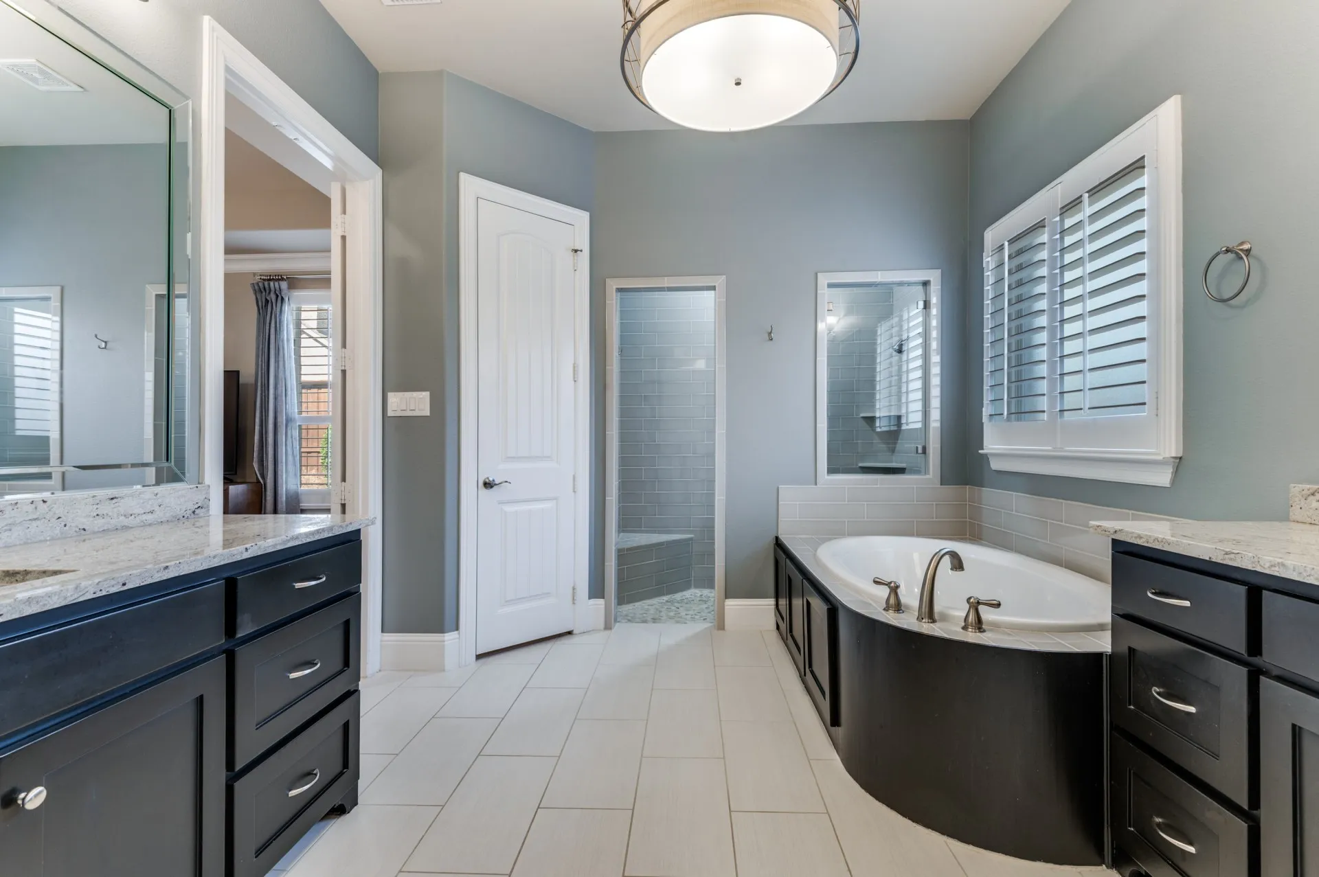 Single Family Residence For Sale in Dallas County , 647 Fountainview Drive, Irving, Texas 75039, 4 Bedroom, 5 Bathroom, 3 Garage spaces, 3,908 Sqft, built in 2014, Preowned, mls#21185838, Real Estate Agent in Irving, Homes For Sale in Dallas county, Homes For Sale in Irving, Realtor in Irving Texas, Real Estate Brokerage Independent Realty Texas, Luminita Cordes Realtor