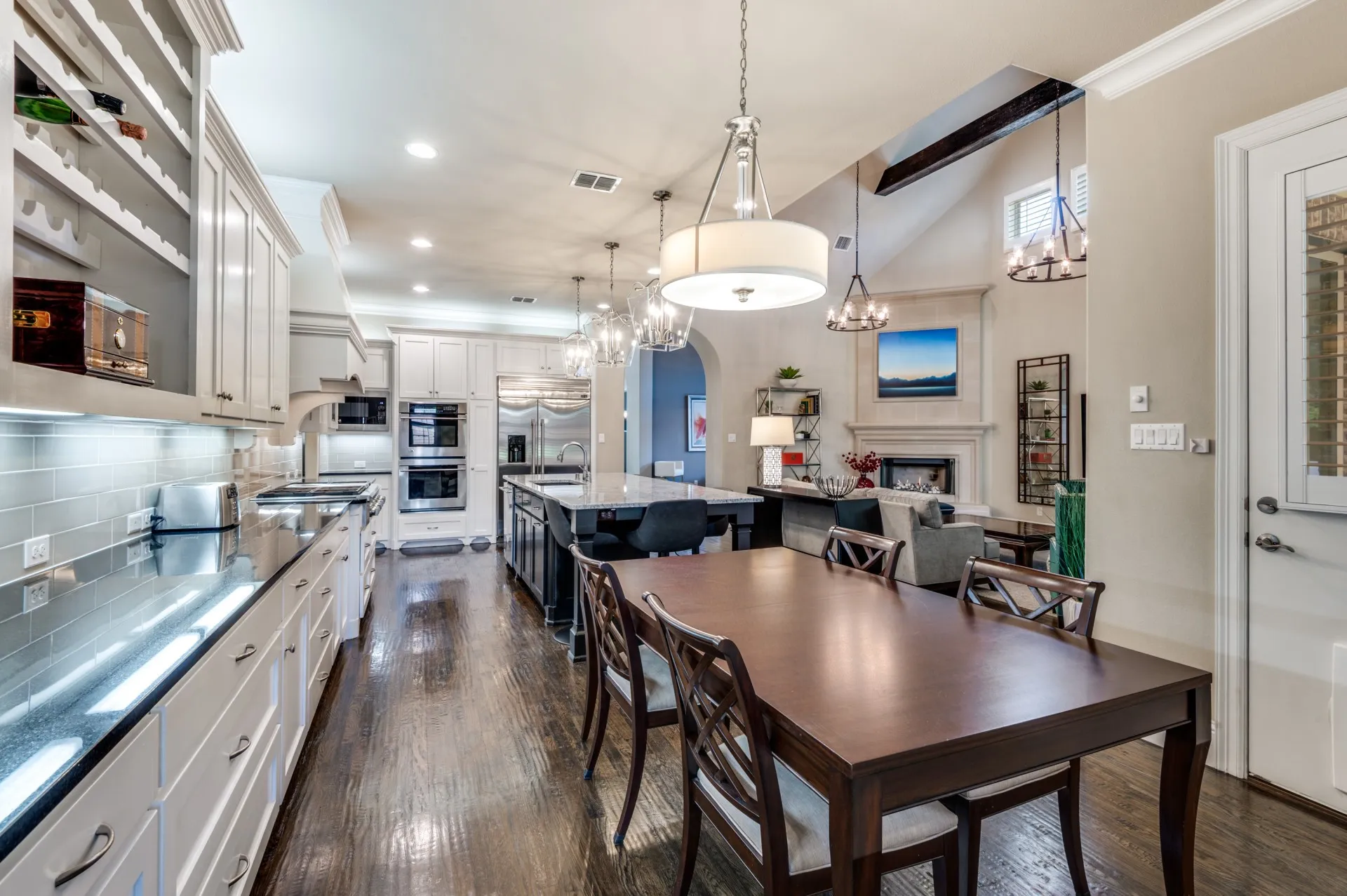 Single Family Residence For Sale in Dallas County , 647 Fountainview Drive, Irving, Texas 75039, 4 Bedroom, 5 Bathroom, 3 Garage spaces, 3,908 Sqft, built in 2014, Preowned, mls#21185838, Real Estate Agent in Irving, Homes For Sale in Dallas county, Homes For Sale in Irving, Realtor in Irving Texas, Real Estate Brokerage Independent Realty Texas, Luminita Cordes Realtor